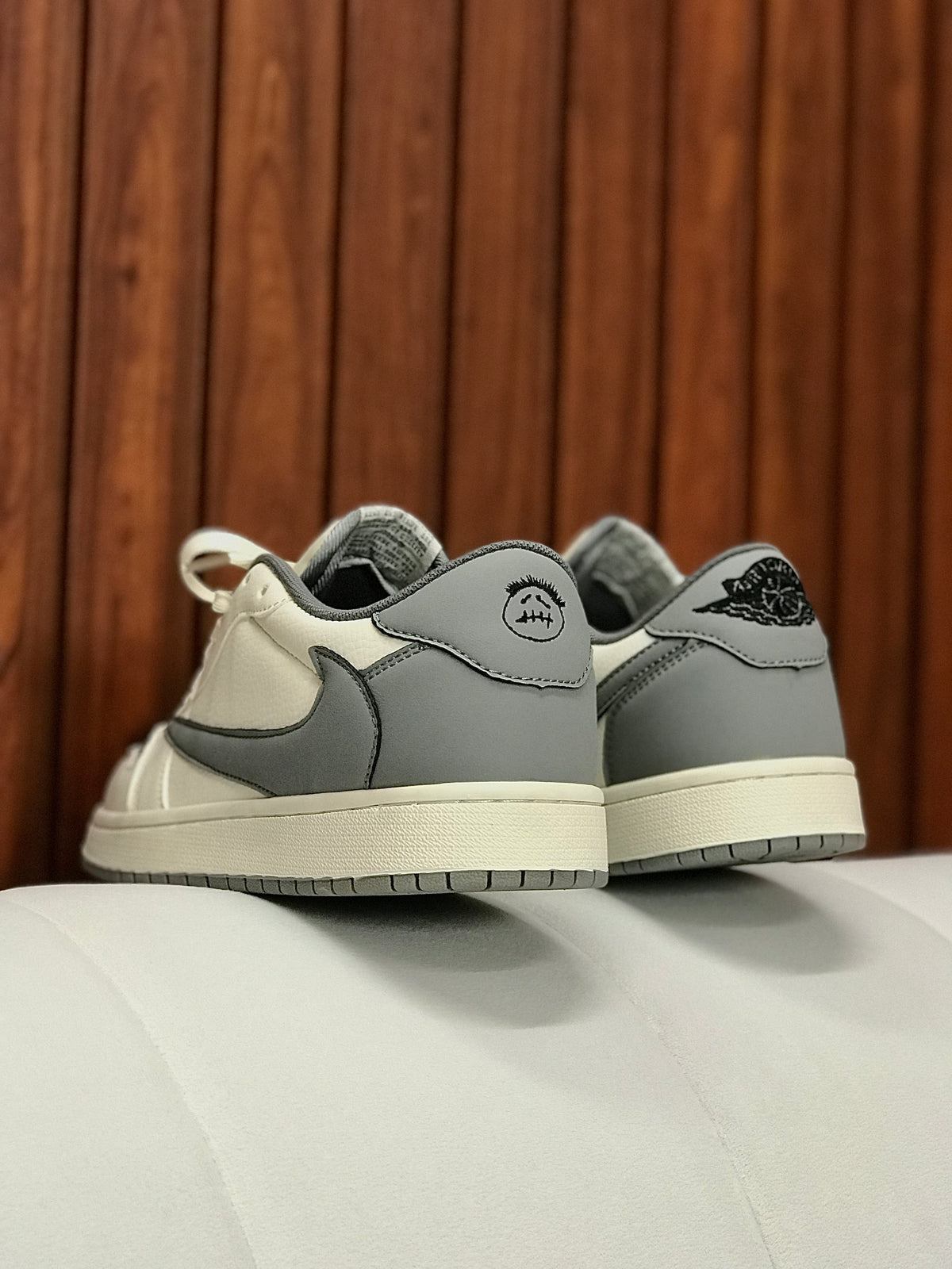 Nike Air Jordan retro 1 X Travis Scott Light Grey