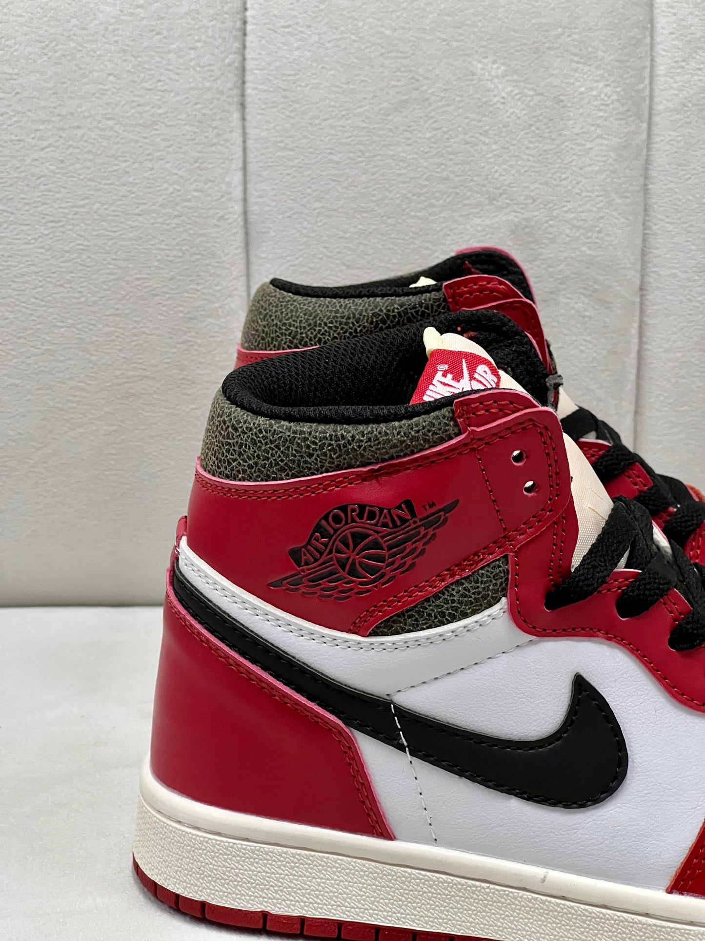 Nike Jordan Retro 1 High Chicago Lost And Found