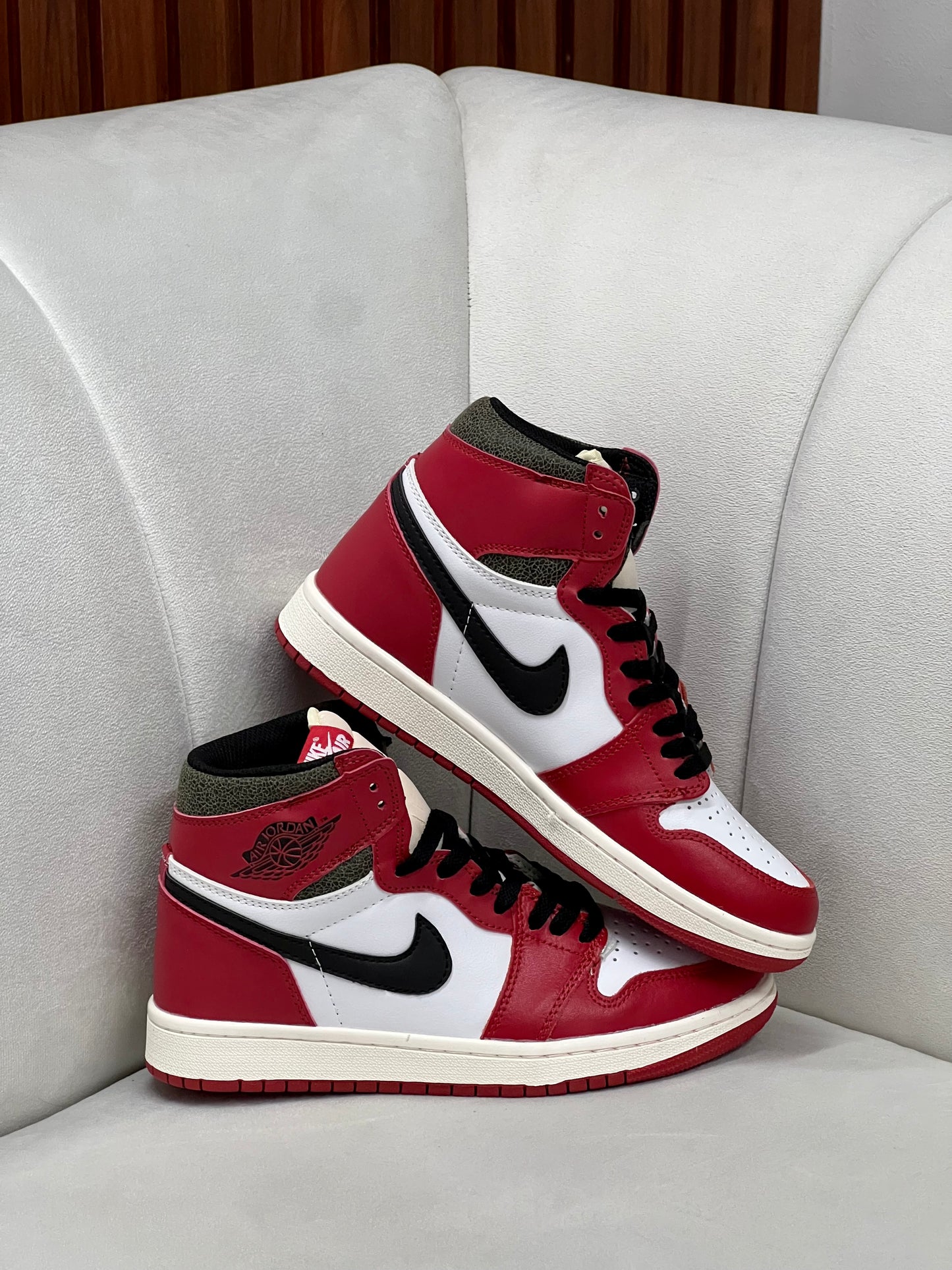 Nike Jordan Retro 1 High Chicago Lost And Found