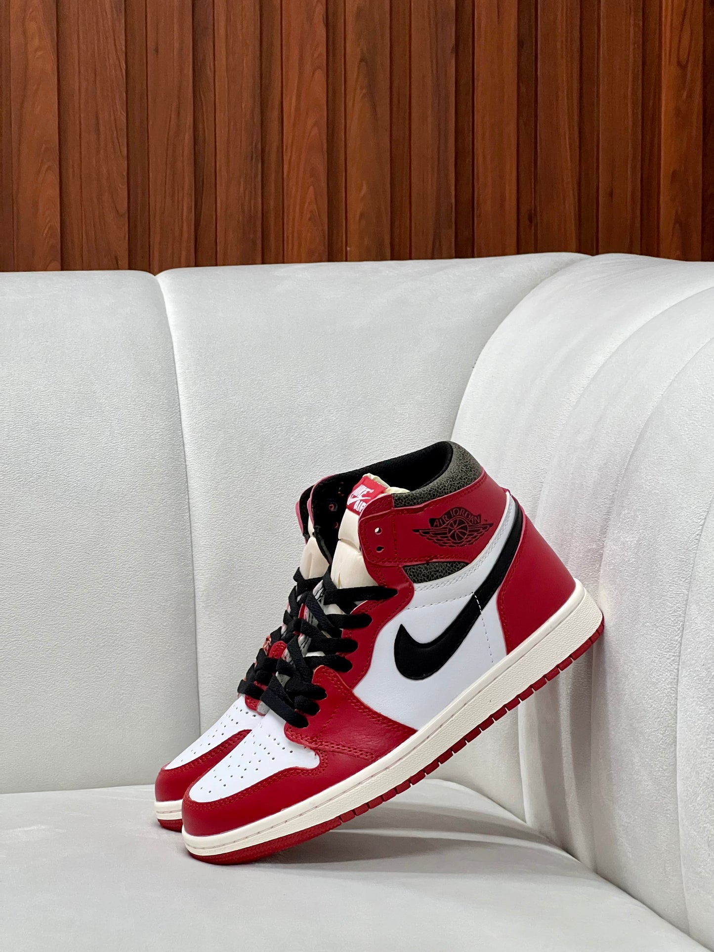Nike Jordan Retro 1 High Chicago Lost And Found