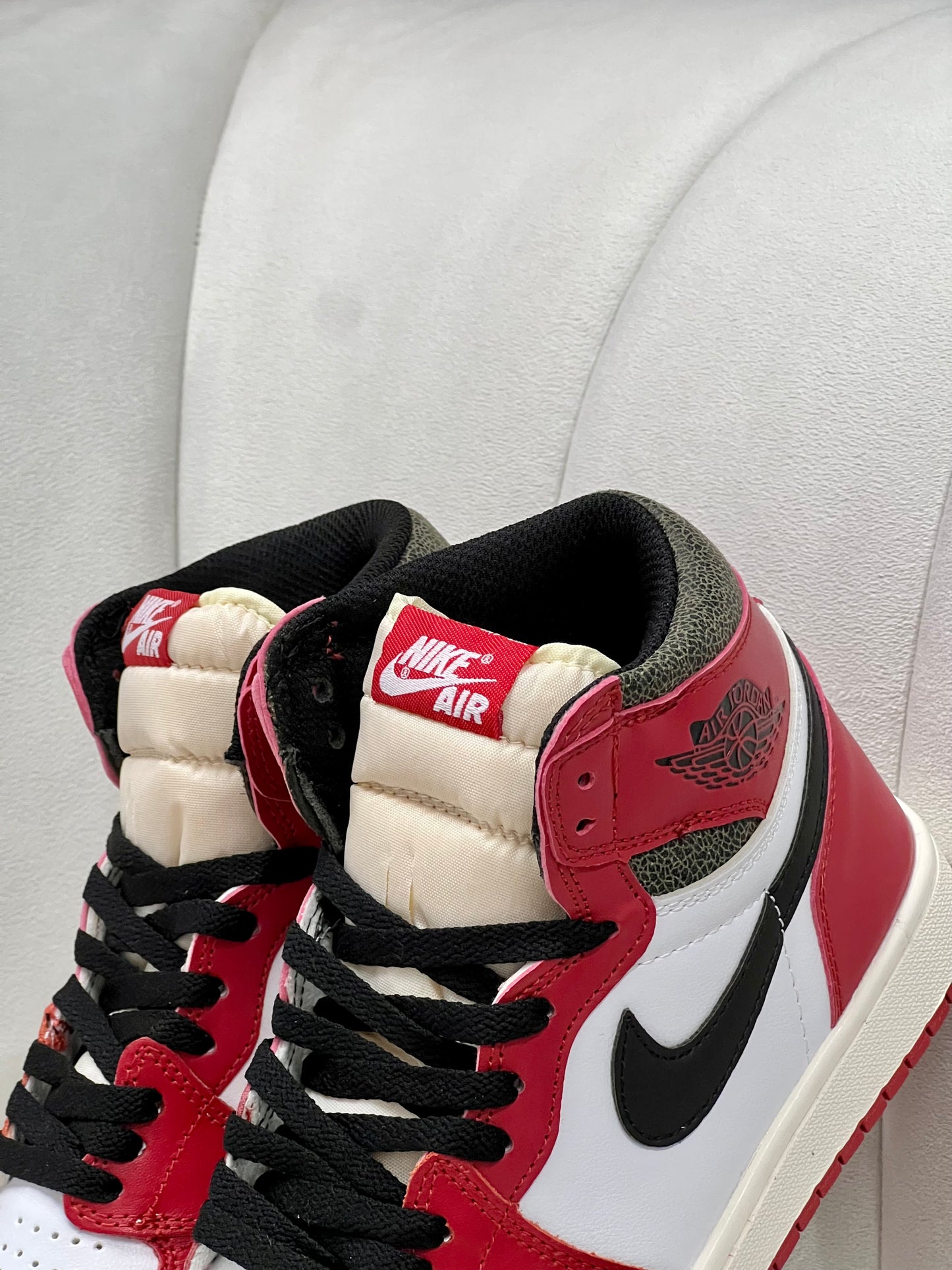 Nike Jordan Retro 1 High Chicago Lost And Found