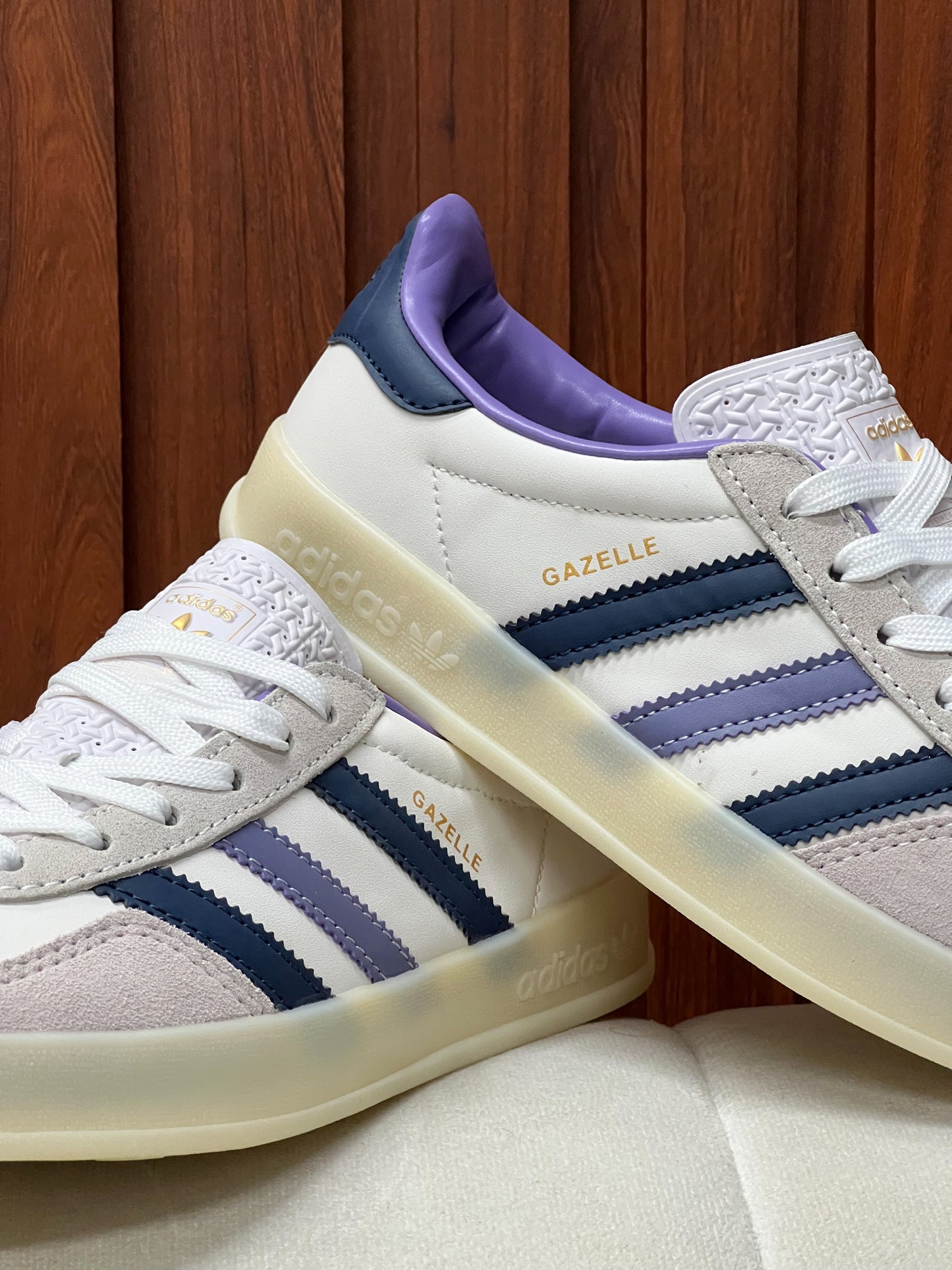 Gazelle Indoor White Preloved Ink