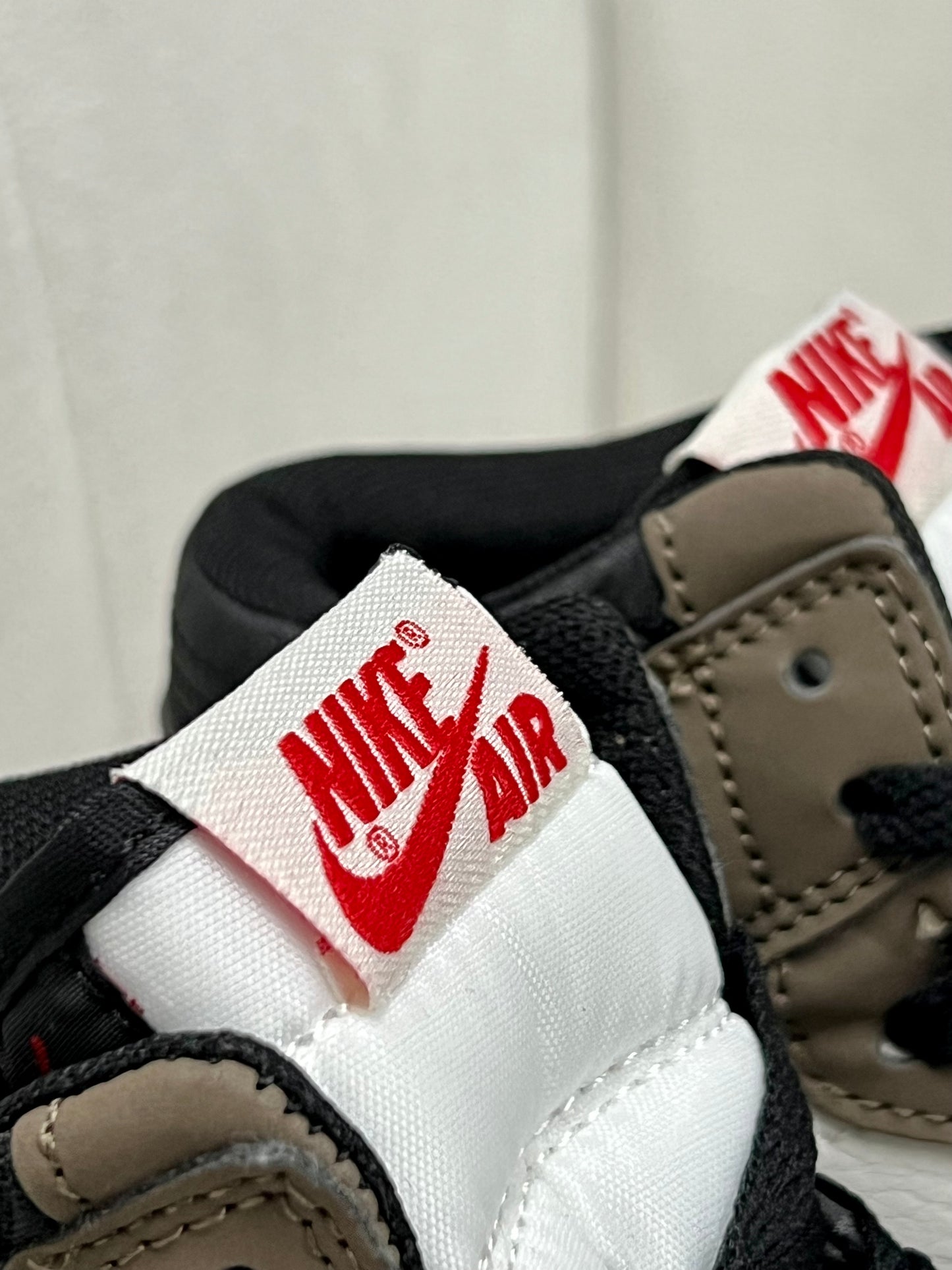 Nike Air Jordan 1 X Travis Scott
