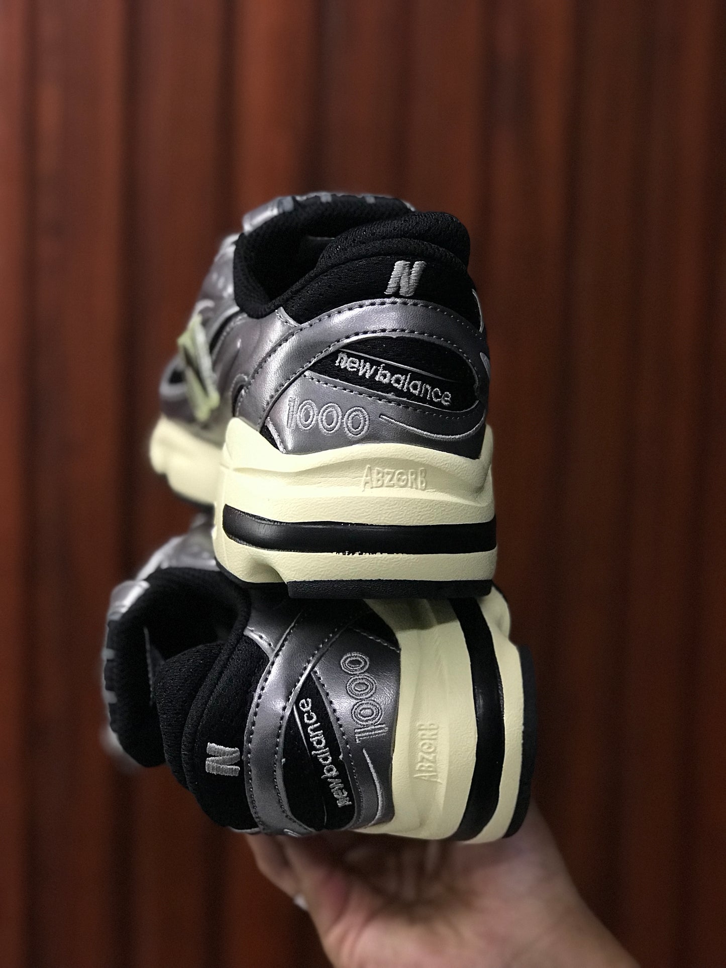 New Balance Metallic 1000