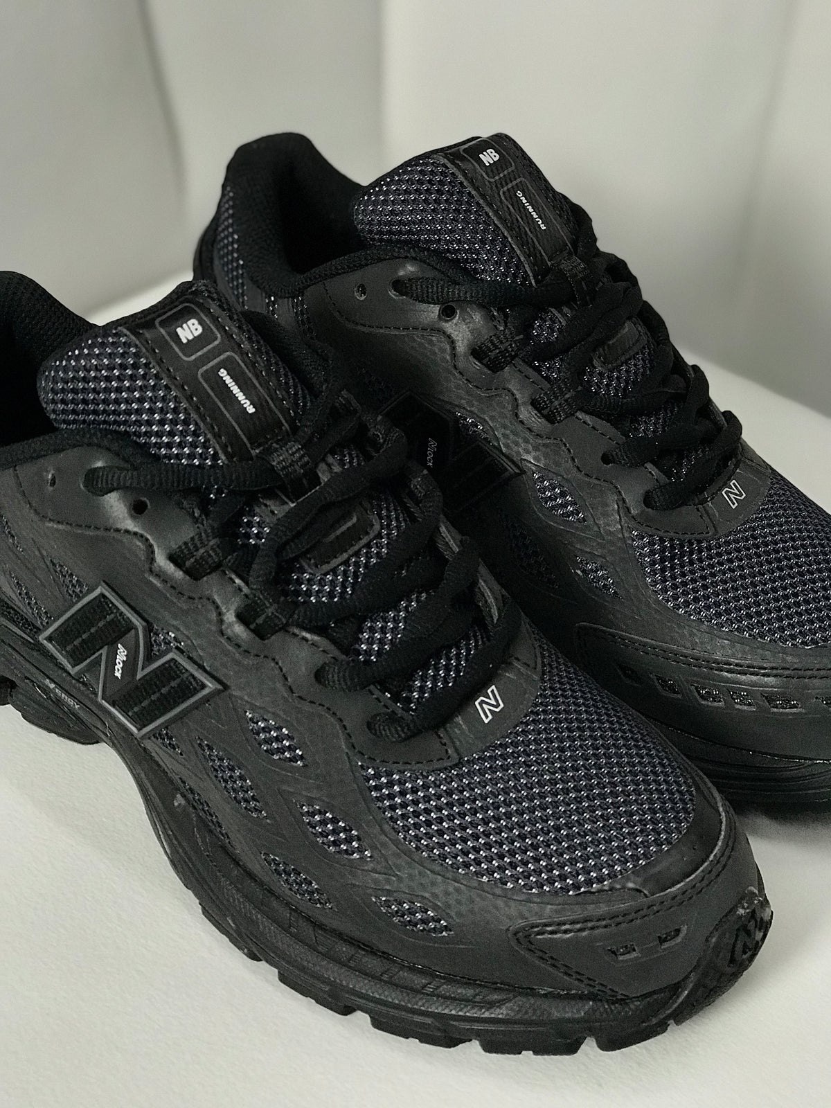 New Balance 1906W
Black Silver Metallic
