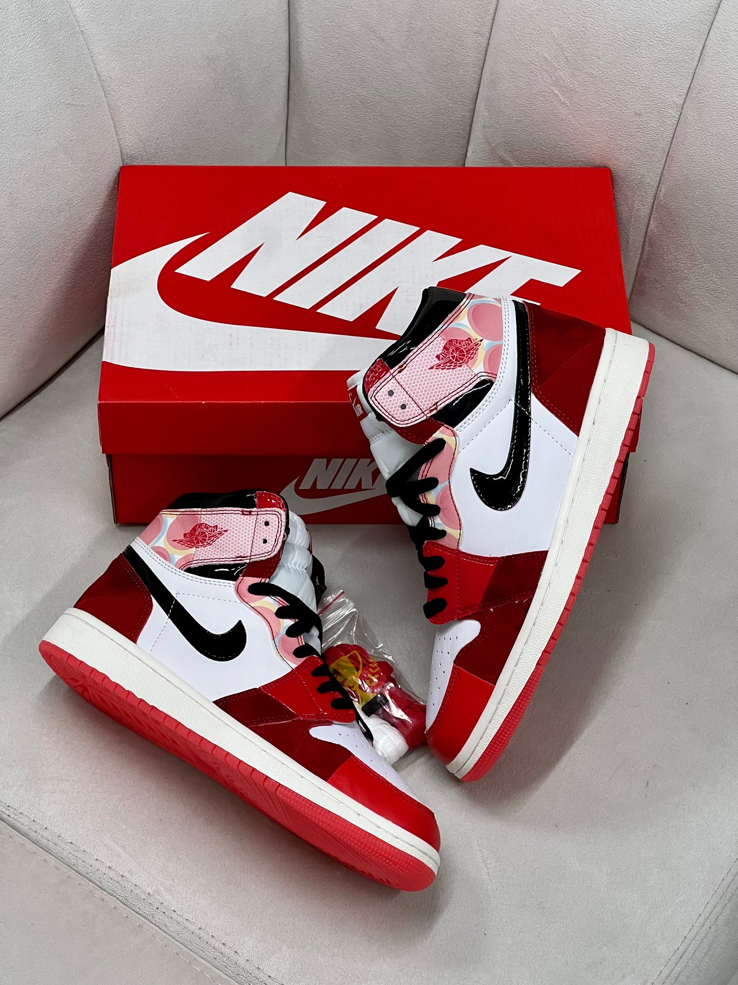 Nike Jordan 1 Retro High OG
Spider-Man