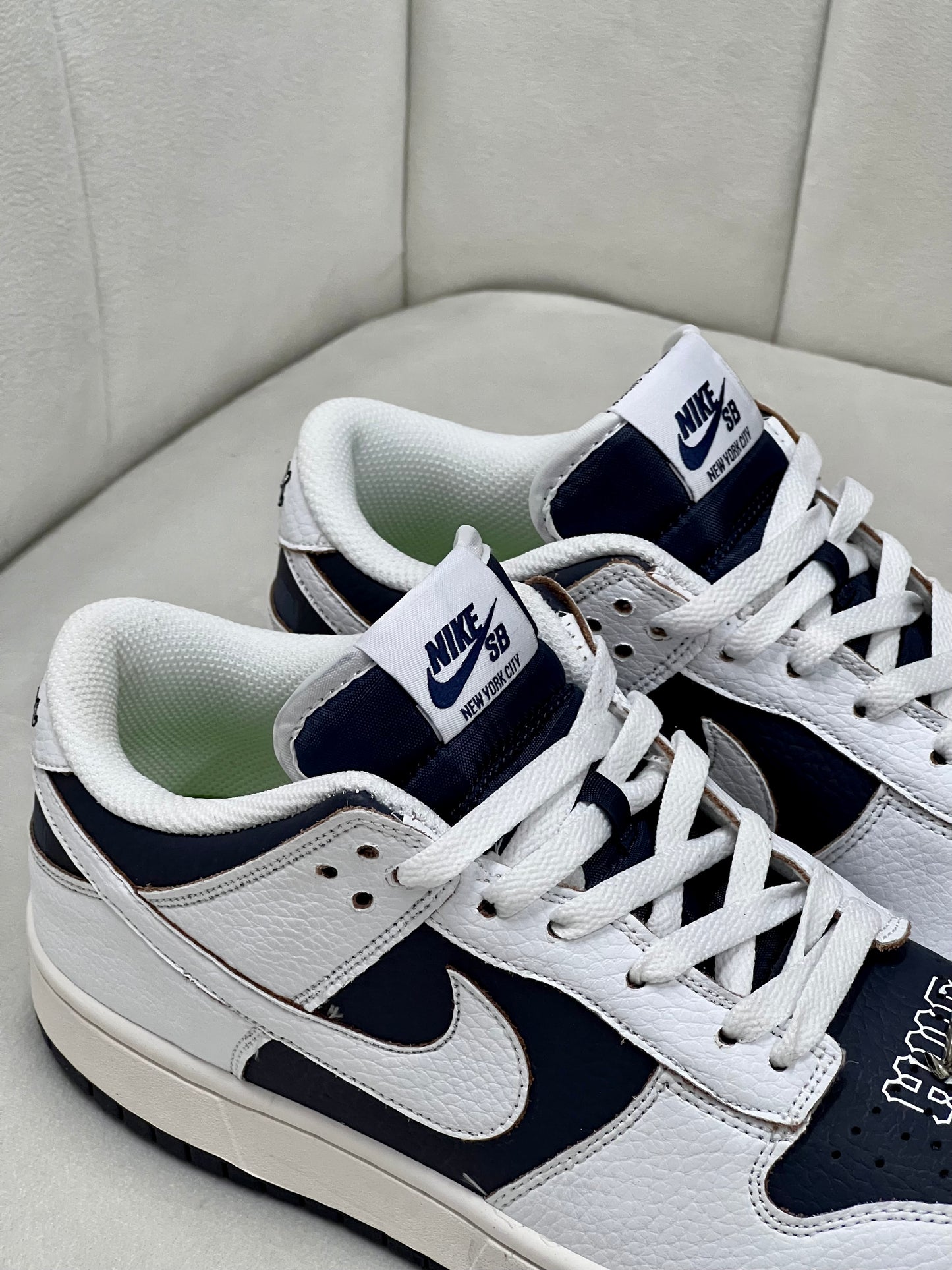 Nike SB Dunk Low
HUF Nueva York