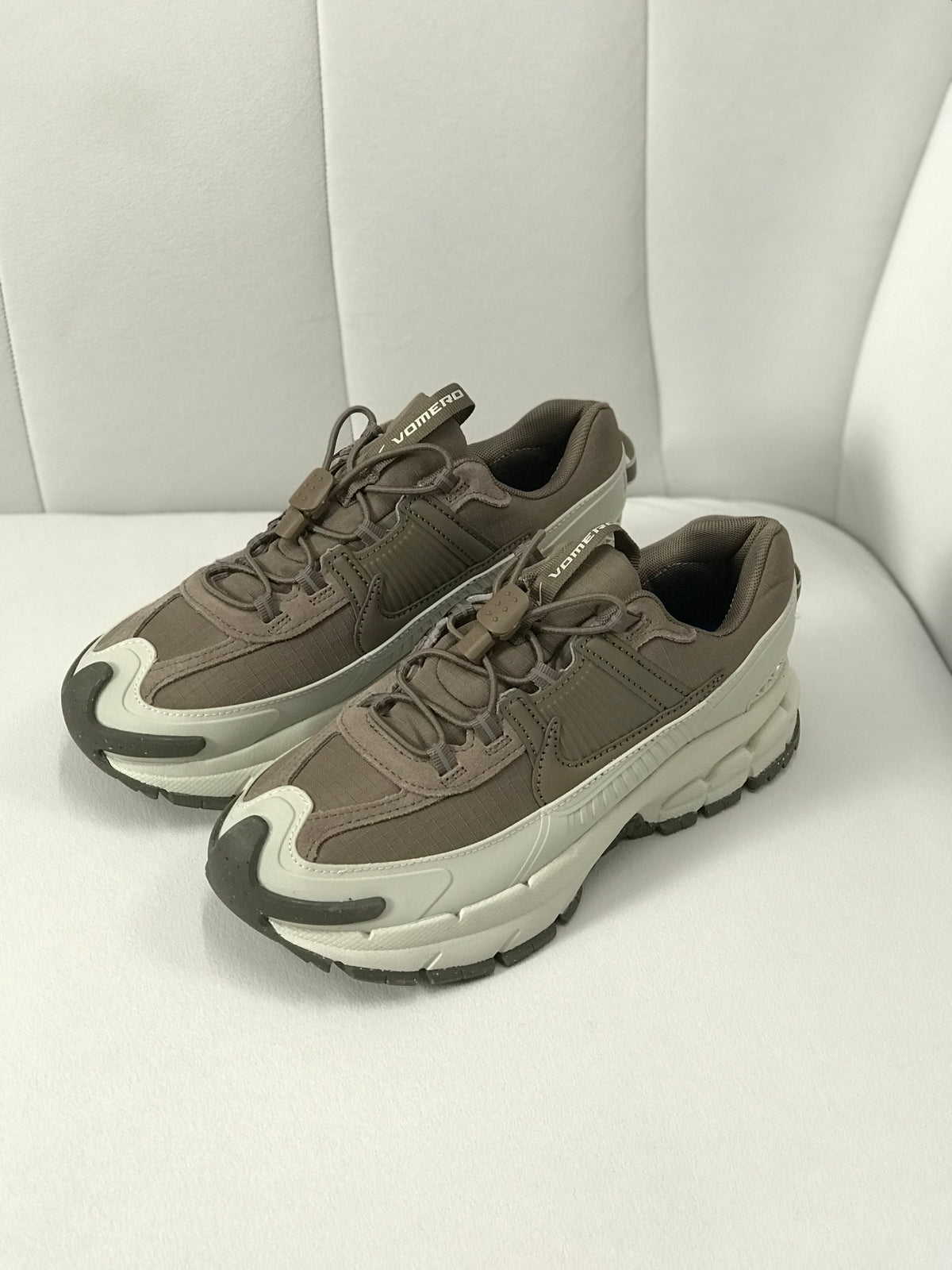Nike Zoom Vomero 5 Roam Light Bone Mink Brown