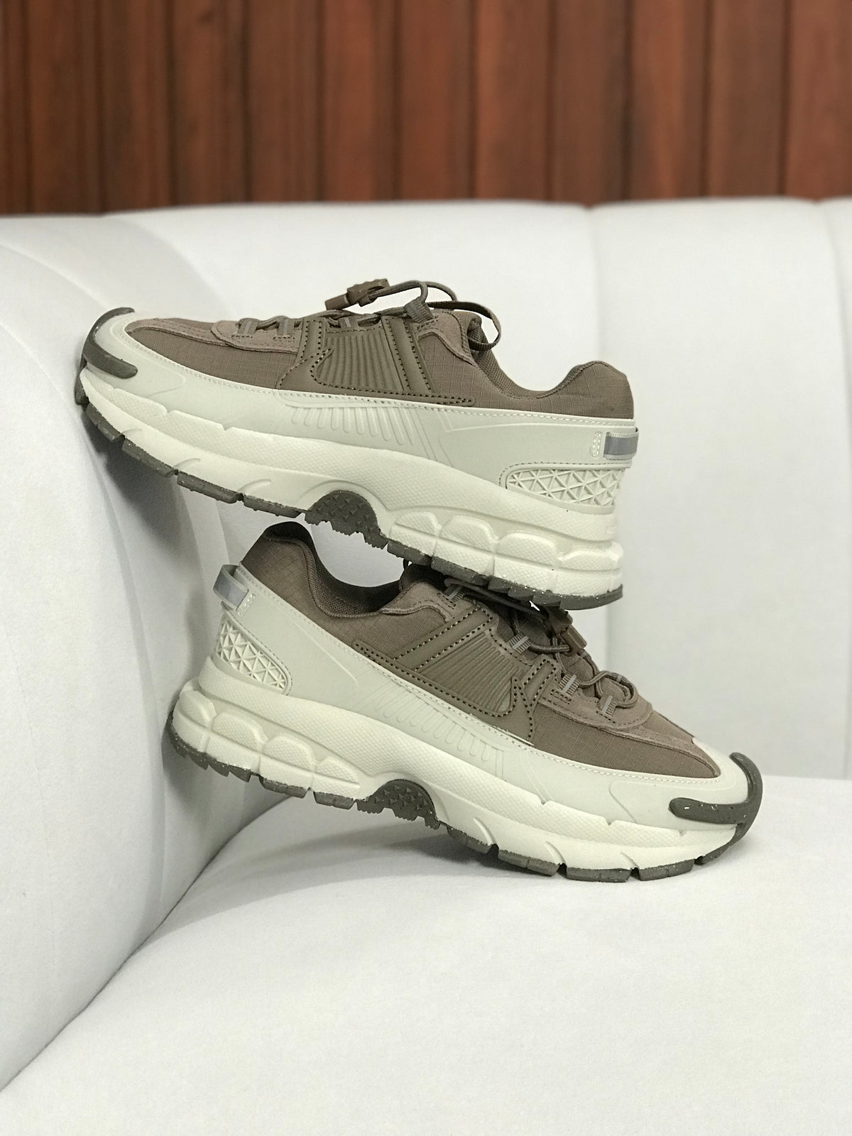Nike Zoom Vomero 5 Roam Light Bone Mink Brown