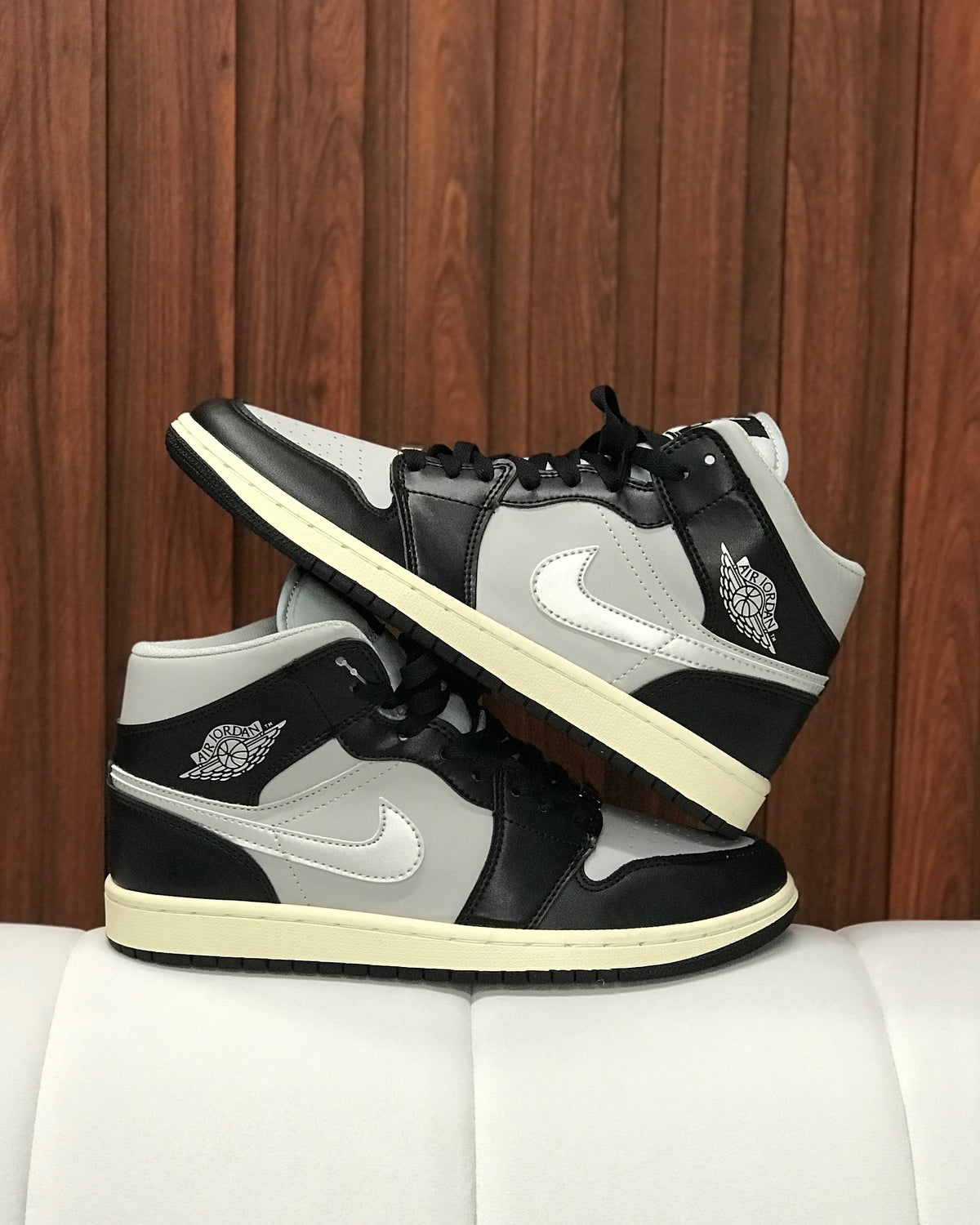Nike Jordan Retro 1 High Black Metallic Silver