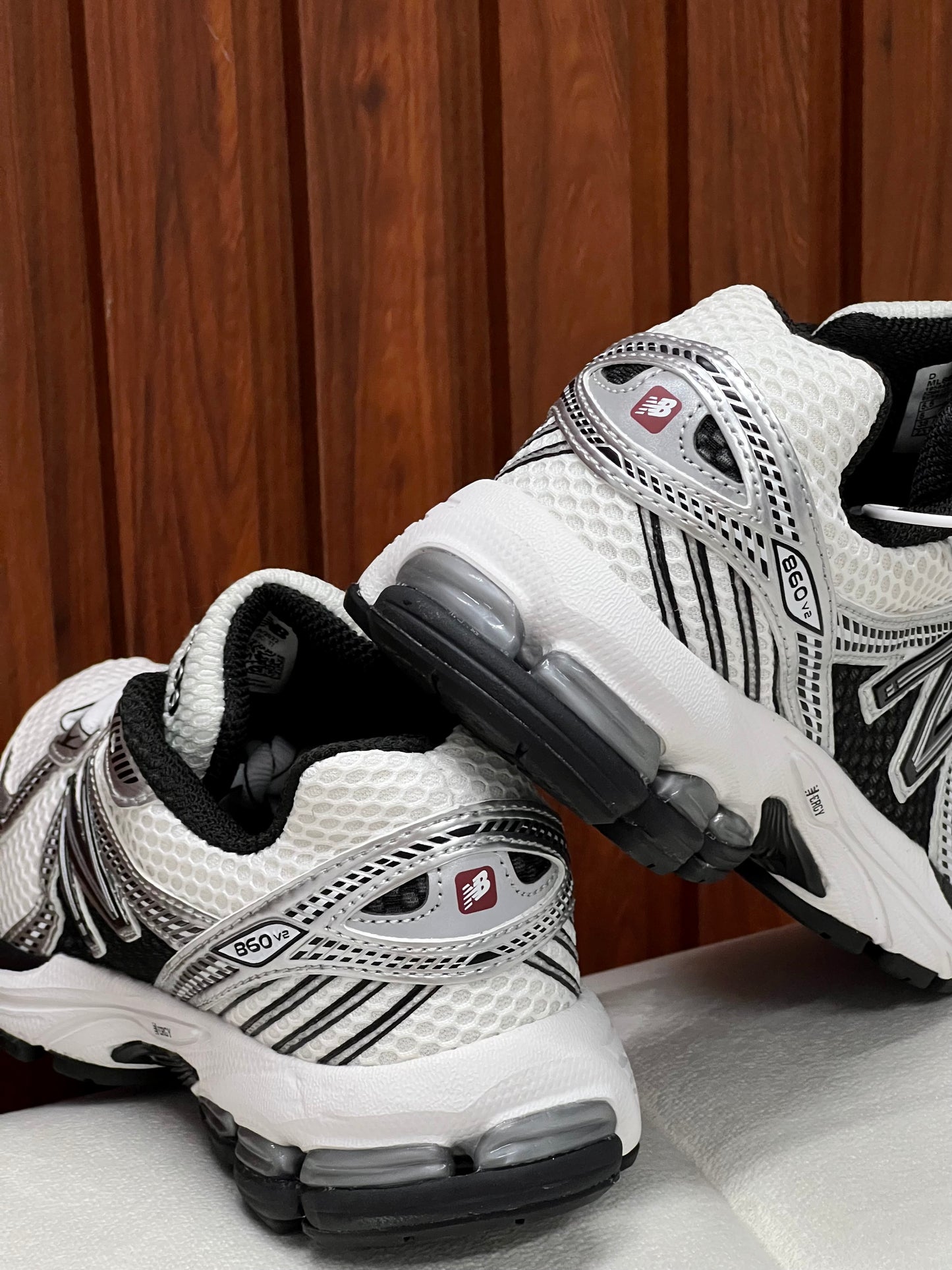 New Balance 860v2