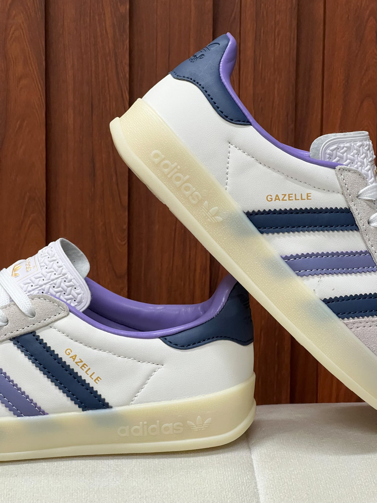 Gazelle Indoor White Preloved Ink