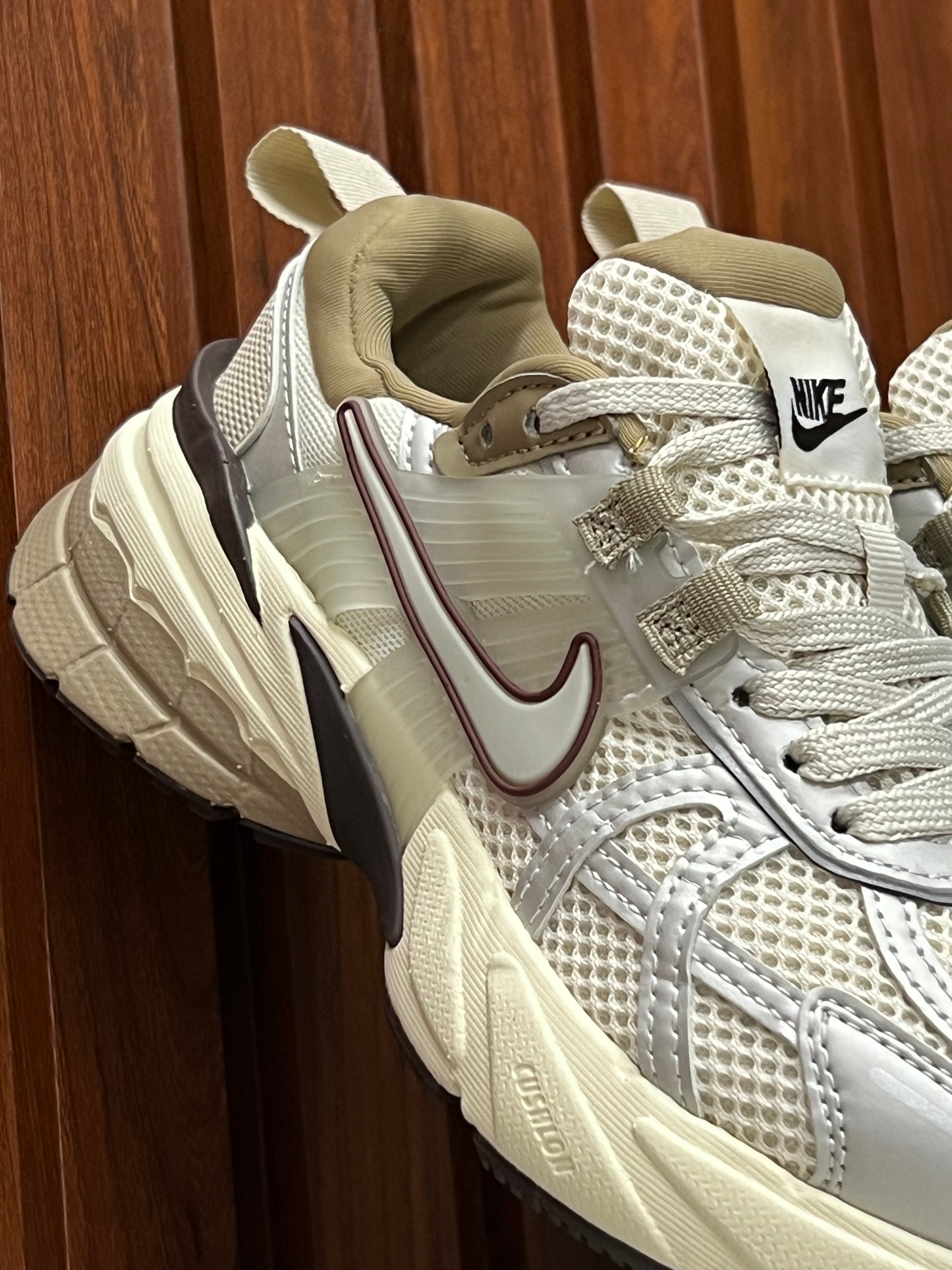 Nike V2K Run Light Orewood Brown