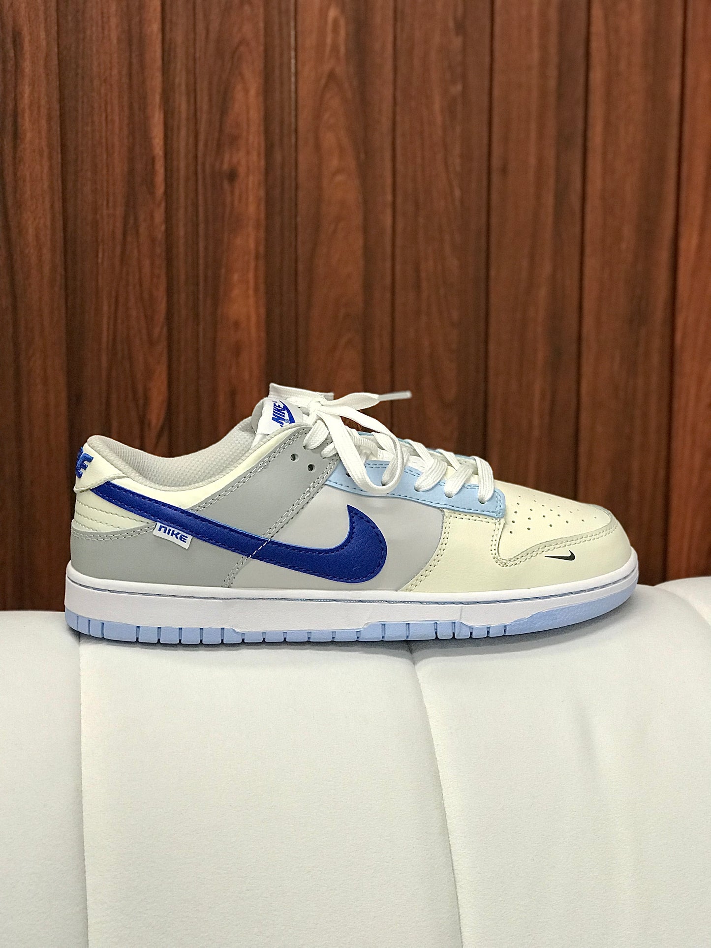 Nike SB Dunk Low Ivory Hyper Royal