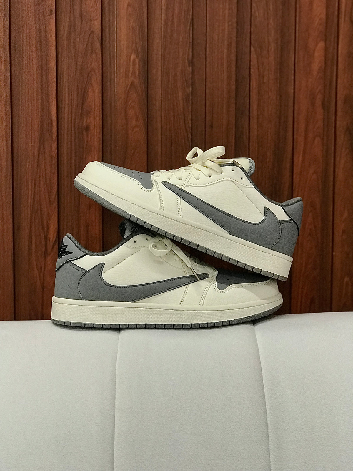 Nike Air Jordan retro 1 X Travis Scott Light Grey