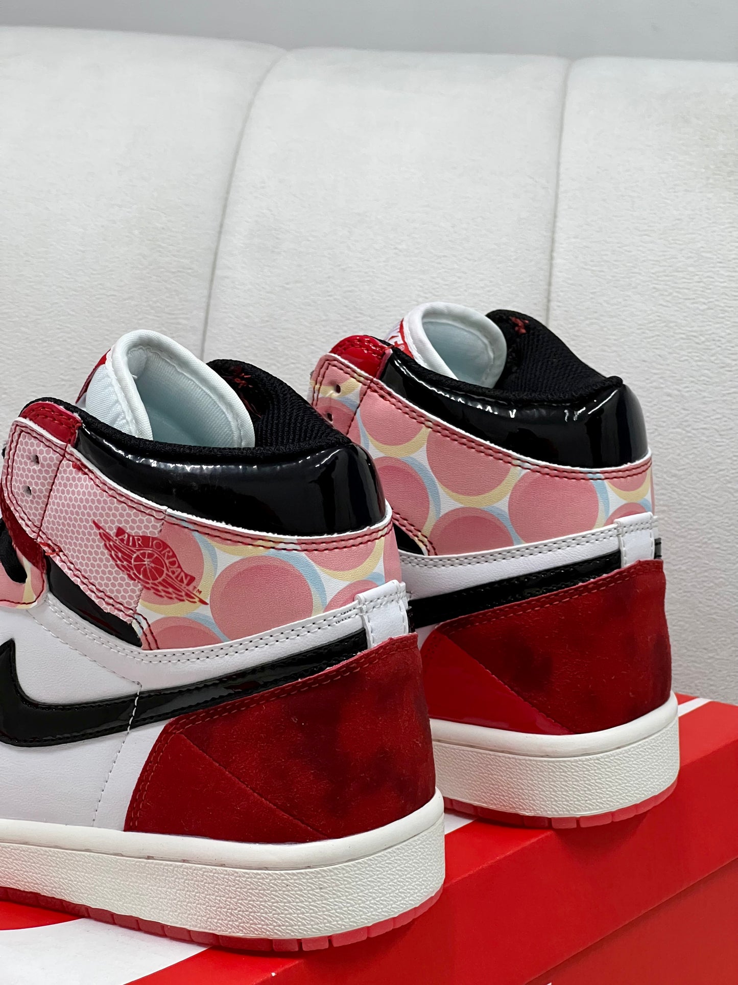 Nike Jordan 1 Retro High OG
Spider-Man