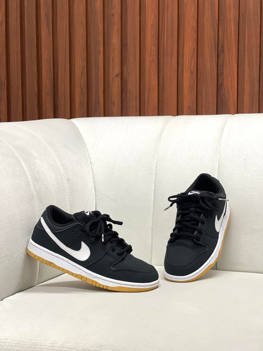Nike SB Dunk Low Black Gum