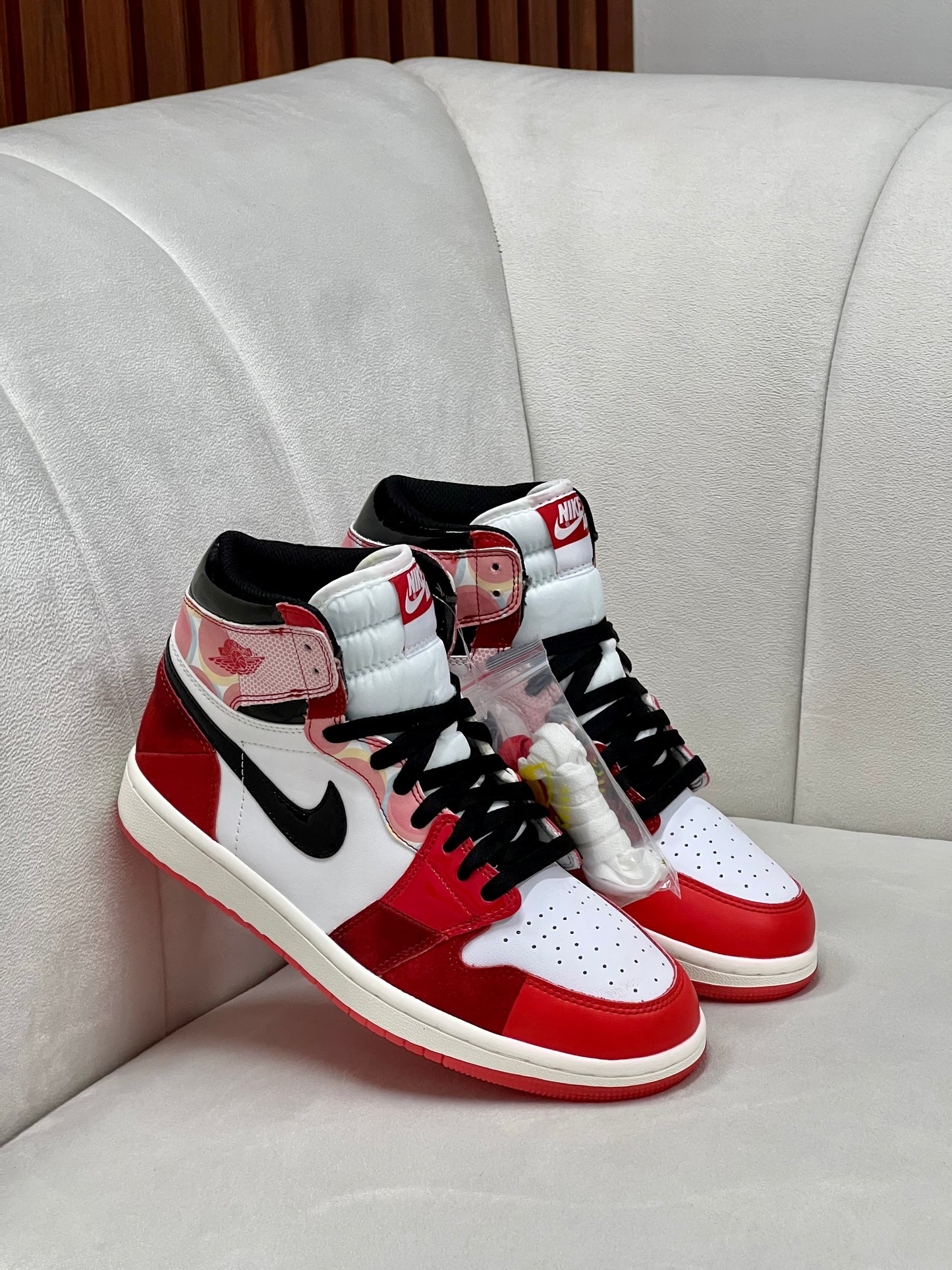 Nike Jordan 1 Retro High OG
Spider-Man