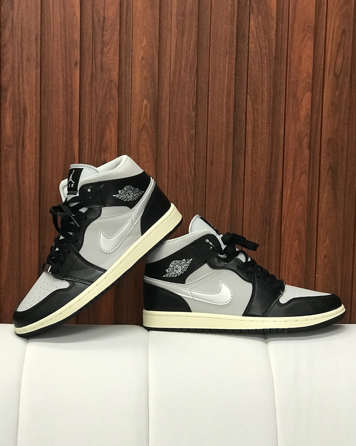 Nike Jordan Retro 1 High Black Metallic Silver