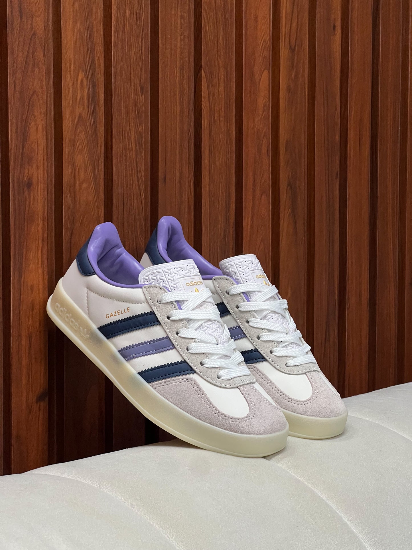 Gazelle Indoor White Preloved Ink