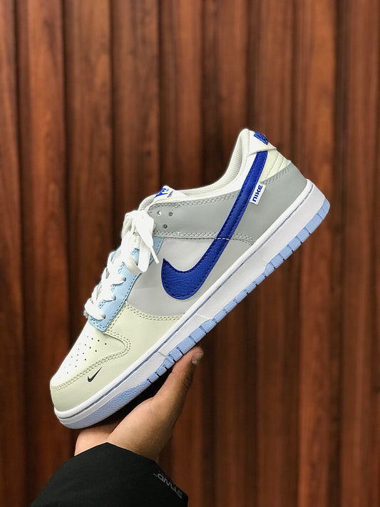 Nike SB Dunk Low Ivory Hyper Royal