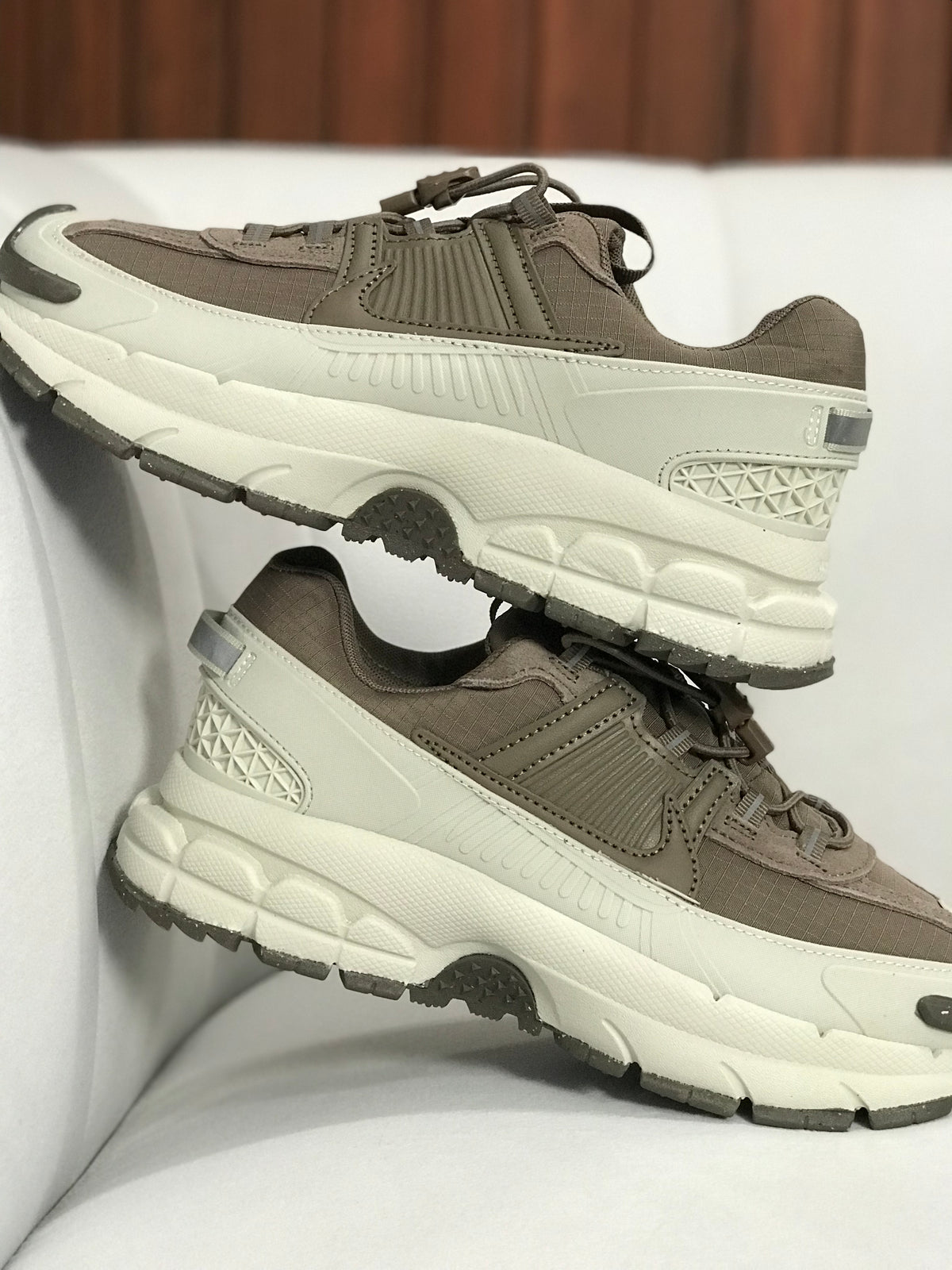 Nike Zoom Vomero 5 Roam Light Bone Mink Brown