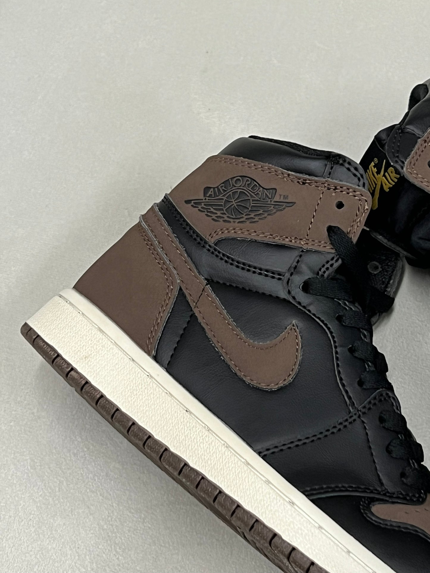 Nike Jordan 1 Retro High OG
Palomino