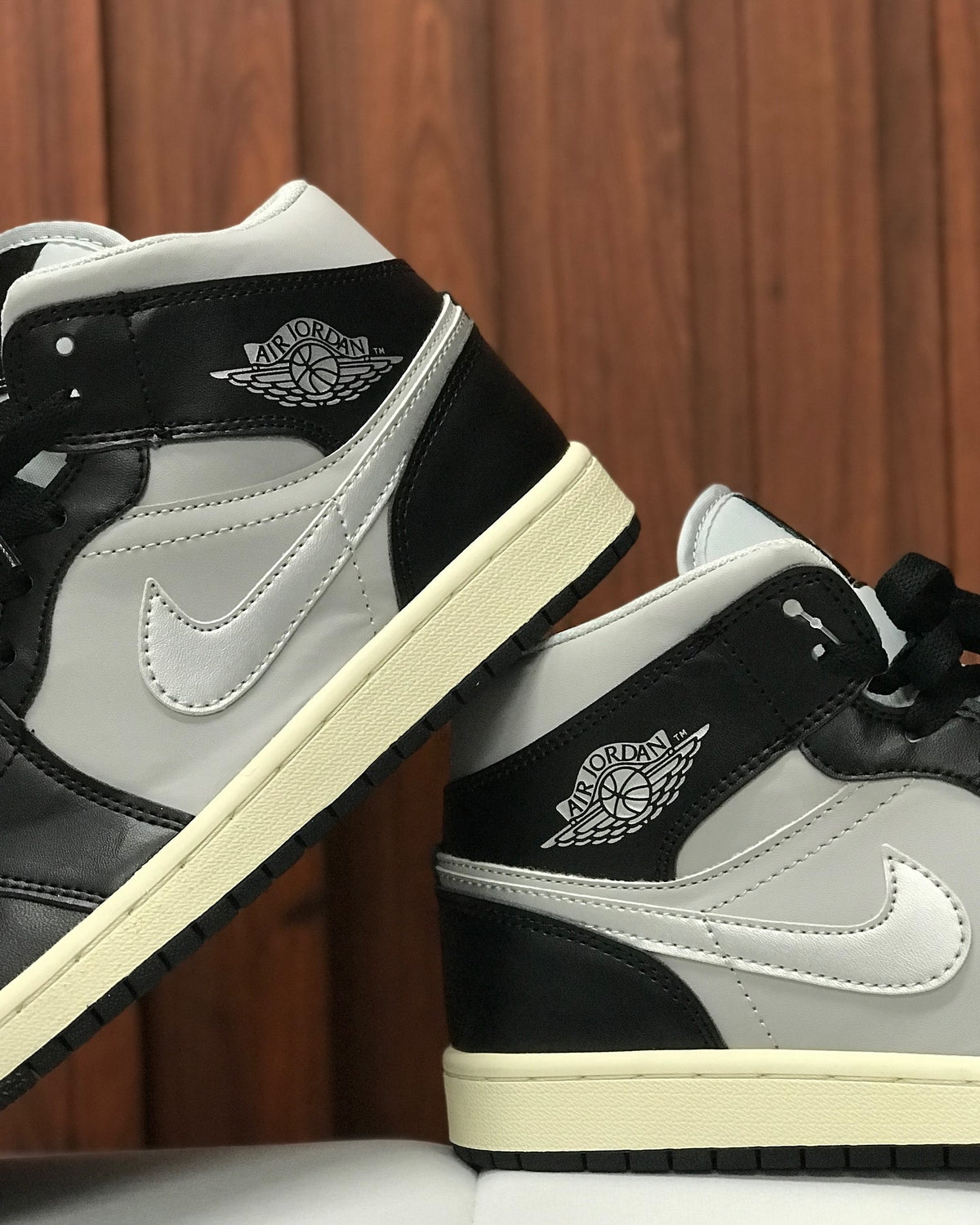 Nike Jordan Retro 1 High Black Metallic Silver