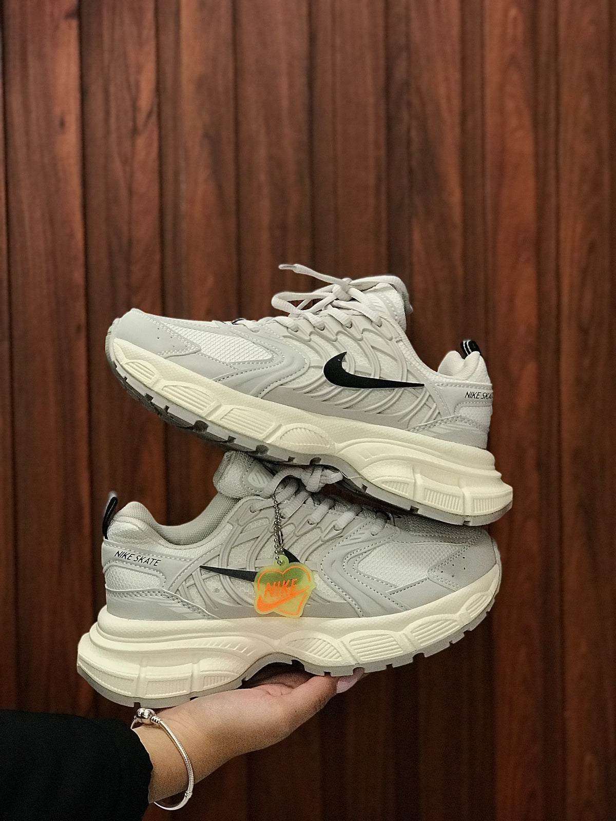 Nike Skate Beige