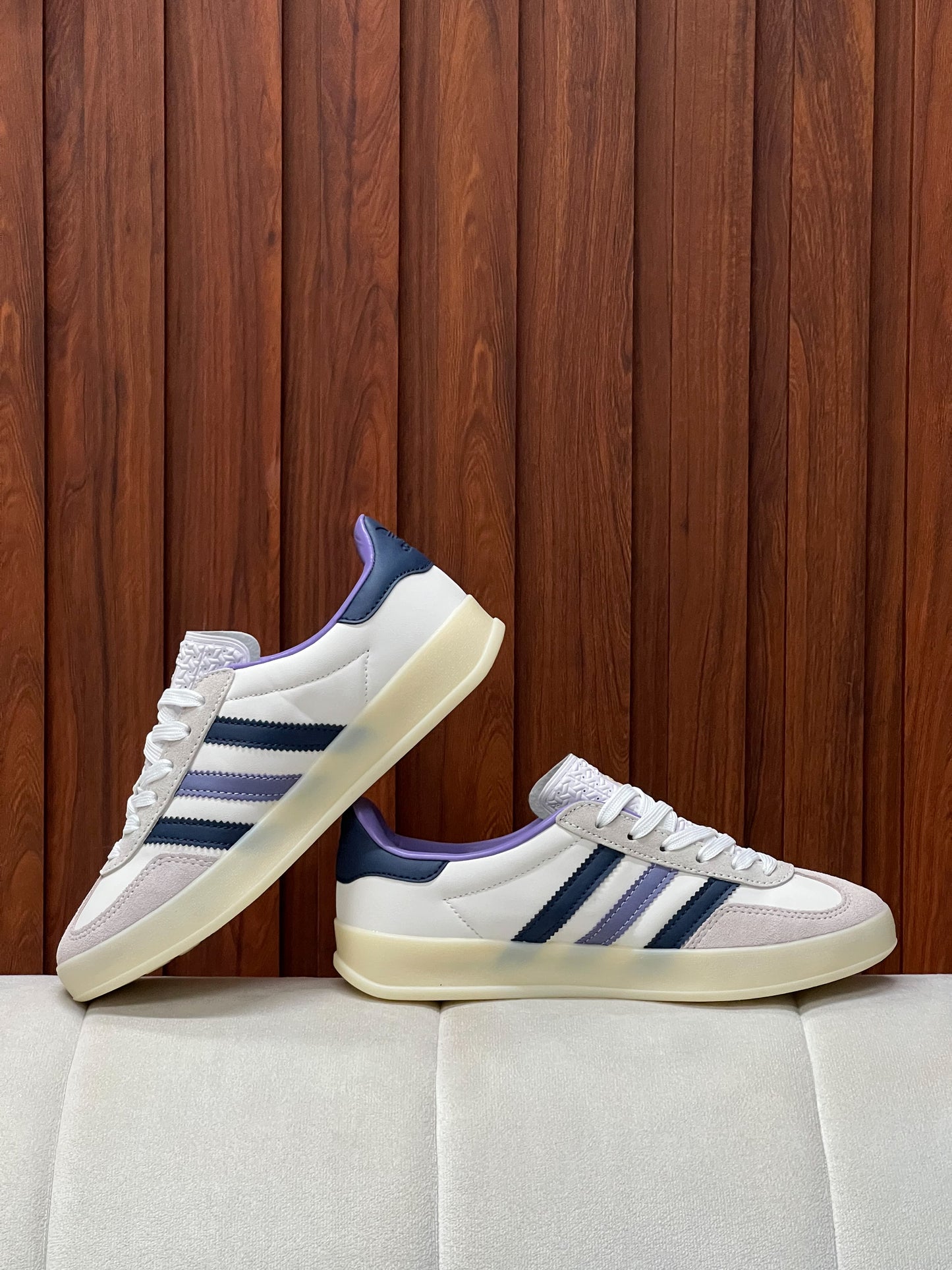 Gazelle Indoor White Preloved Ink