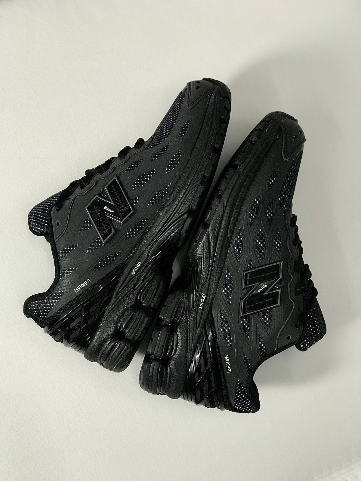 New Balance 1906W
Black Silver Metallic