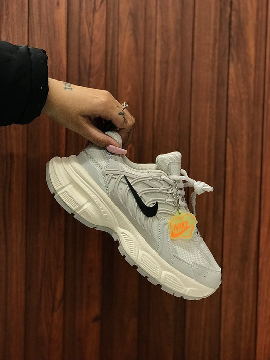 Nike Skate Beige
