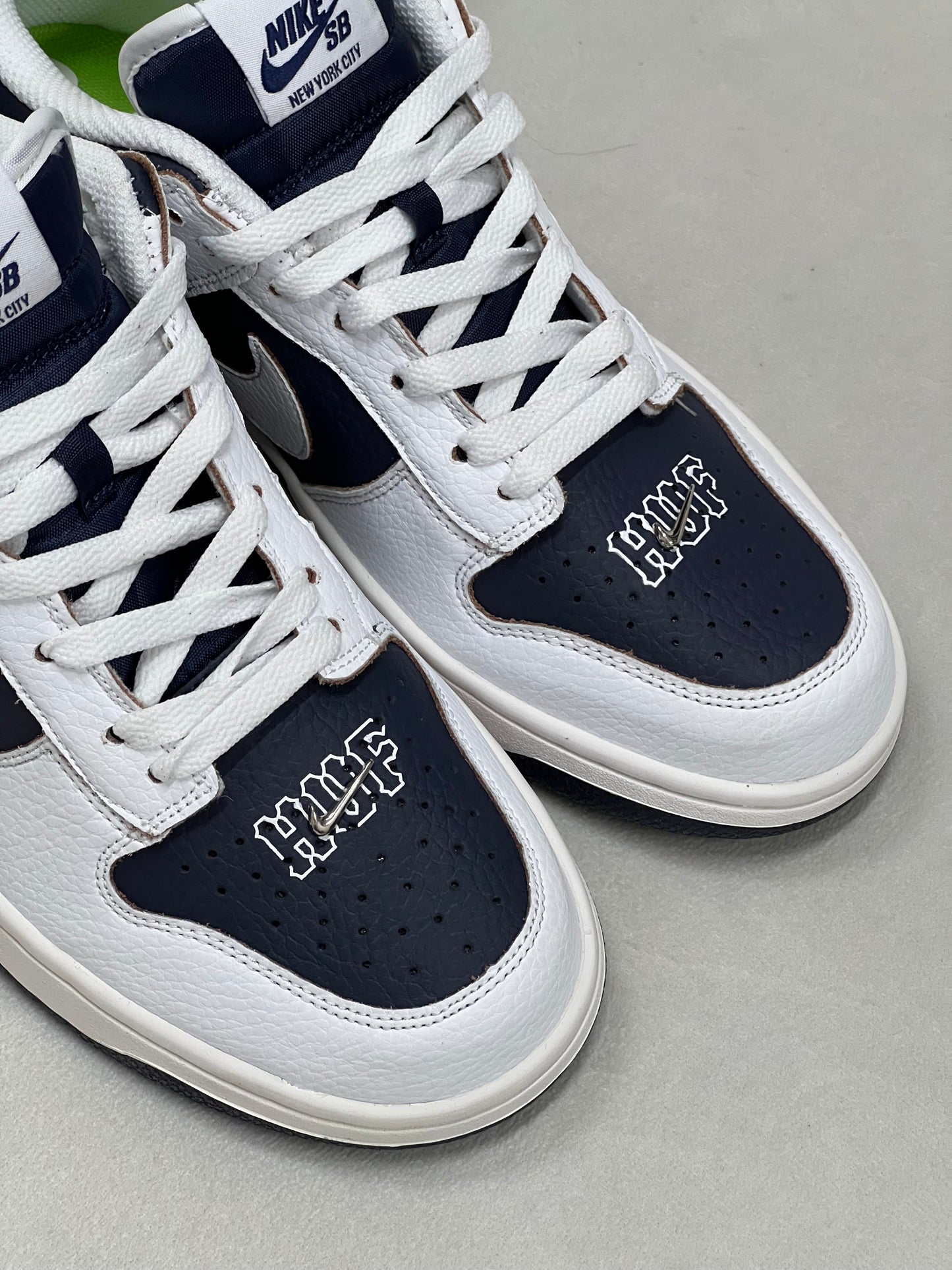 Nike SB Dunk Low
HUF Nueva York