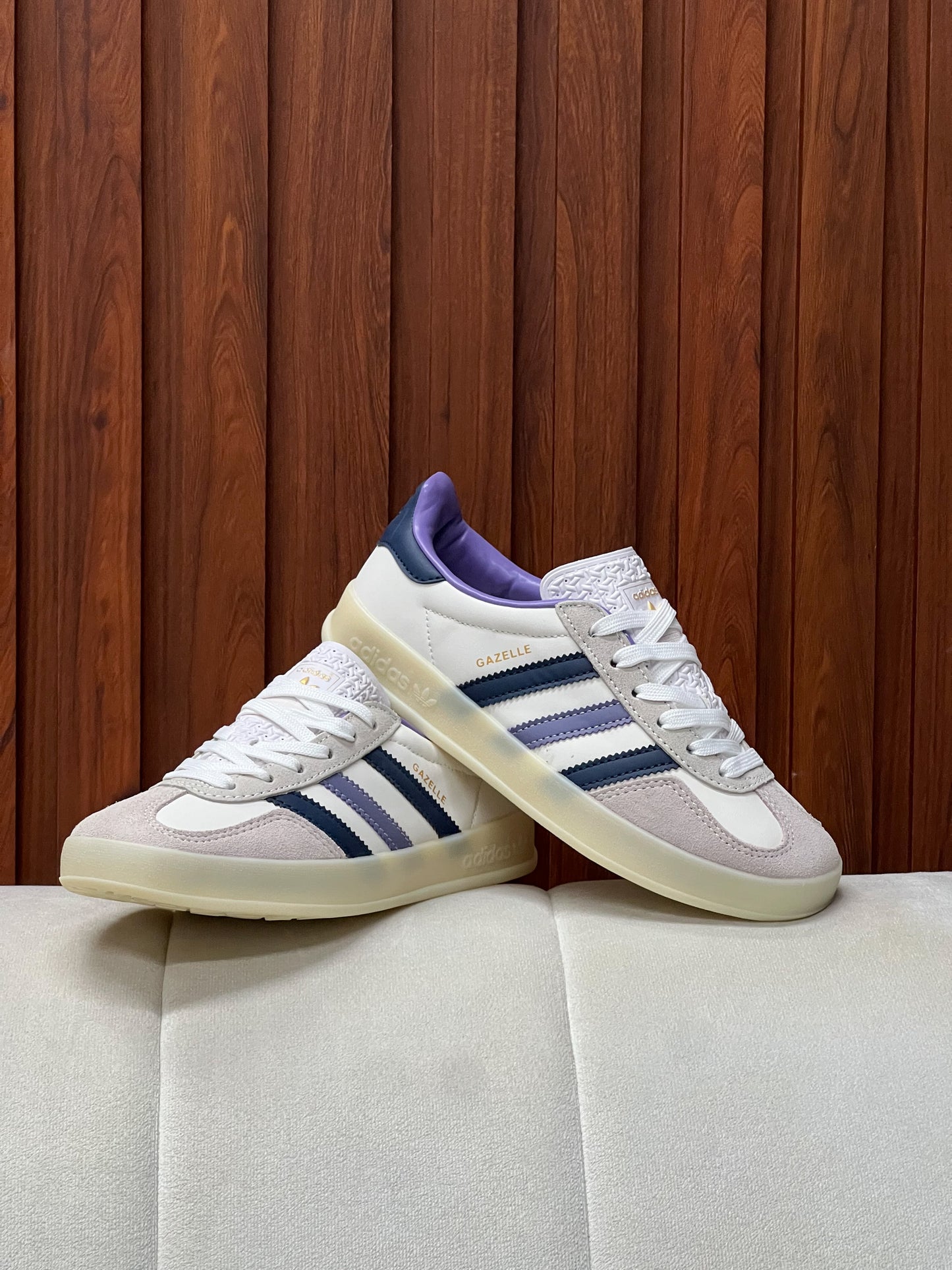 Gazelle Indoor White Preloved Ink