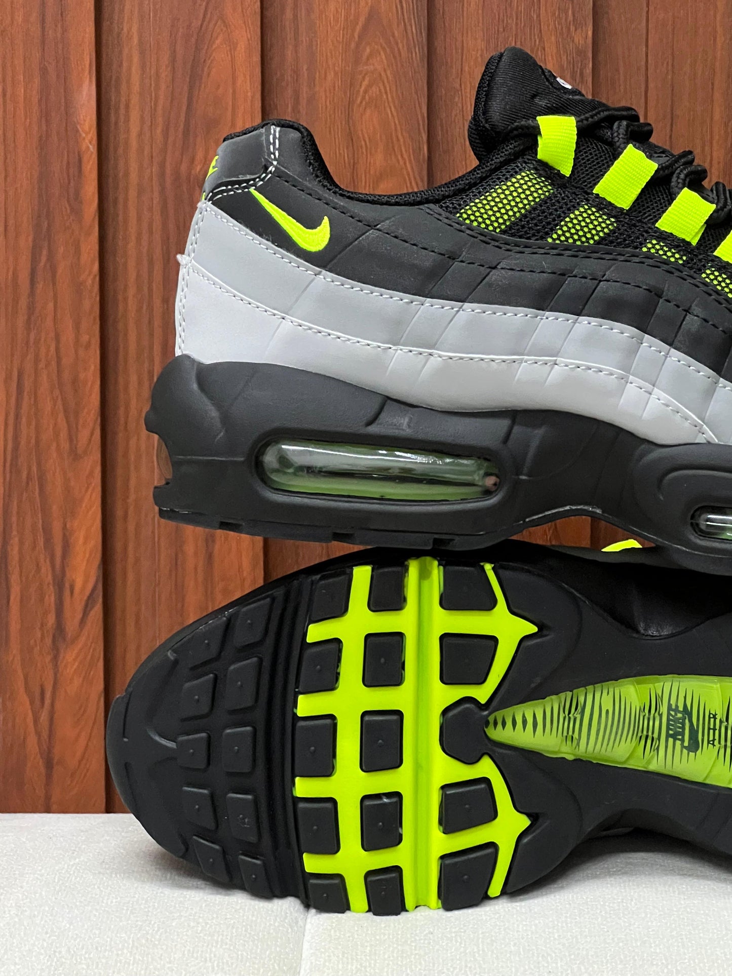 Nike air max 95 black grey neon
