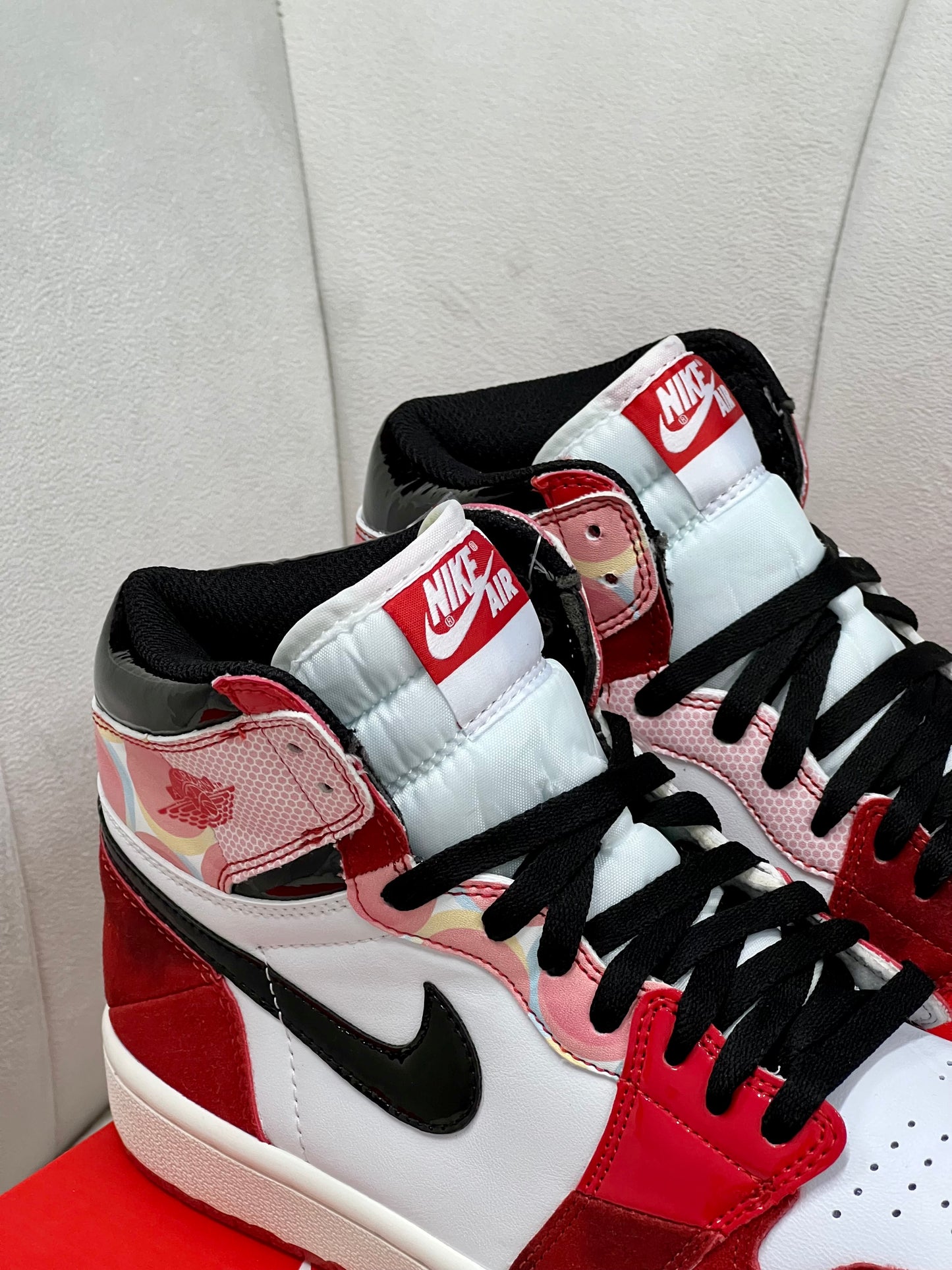 Nike Jordan 1 Retro High OG
Spider-Man