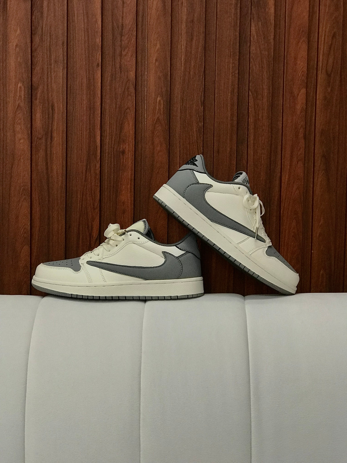 Nike Air Jordan retro 1 X Travis Scott Light Grey
