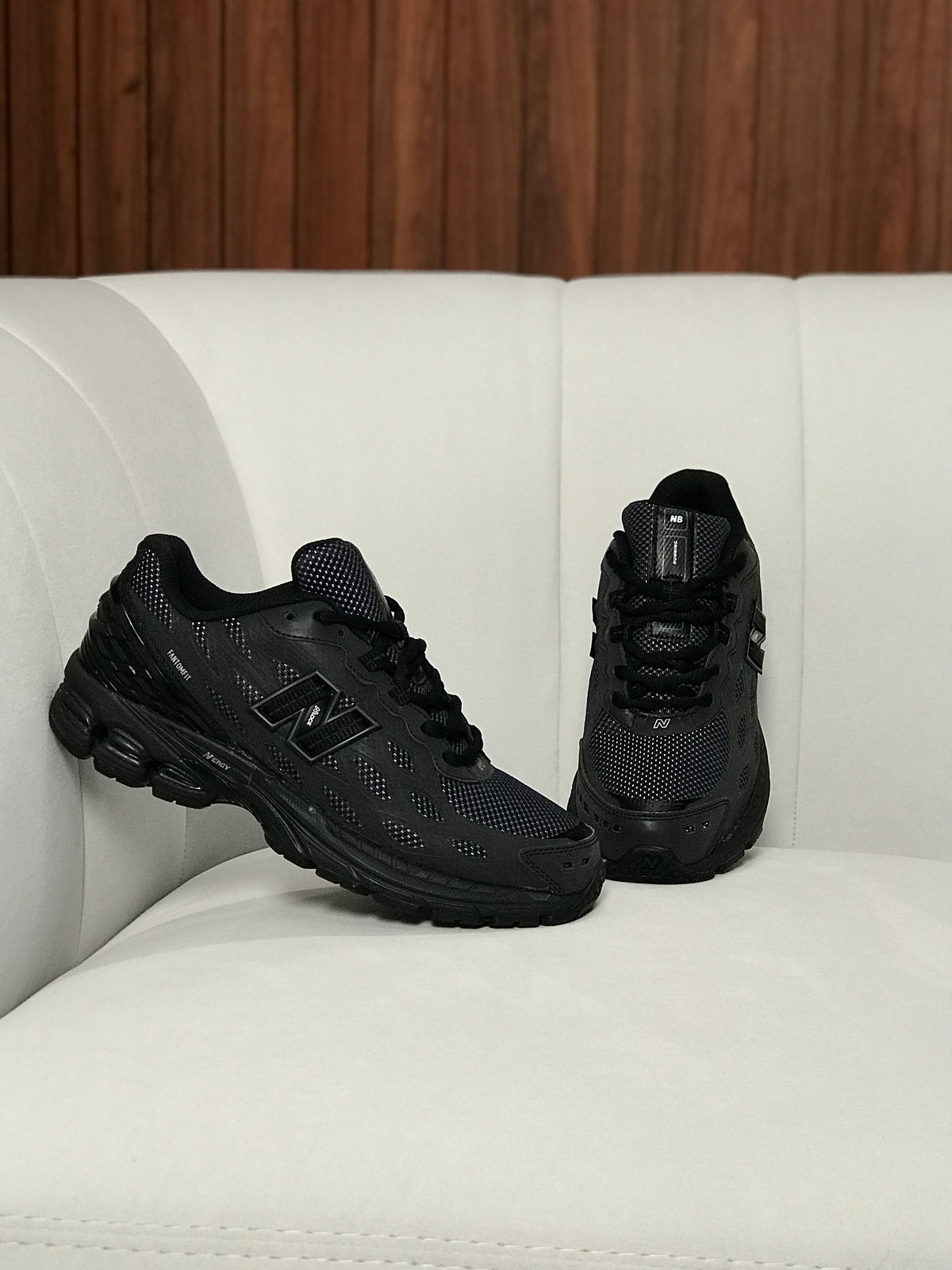 New Balance 1906W
Black Silver Metallic
