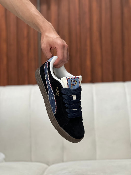 Puma Suede Bz Emb
Black Navy Marzipan Light Blue