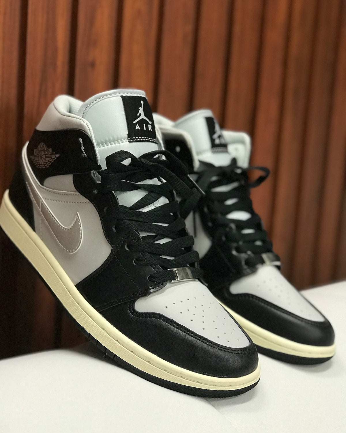 Nike Jordan Retro 1 High Black Metallic Silver