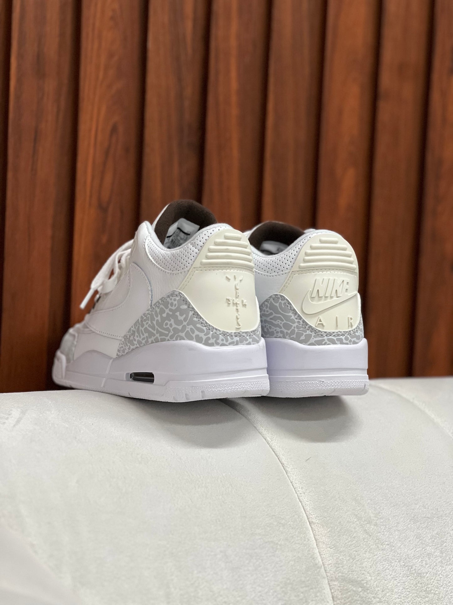 Nike Air Jordan 3 Retro X Travis Scott