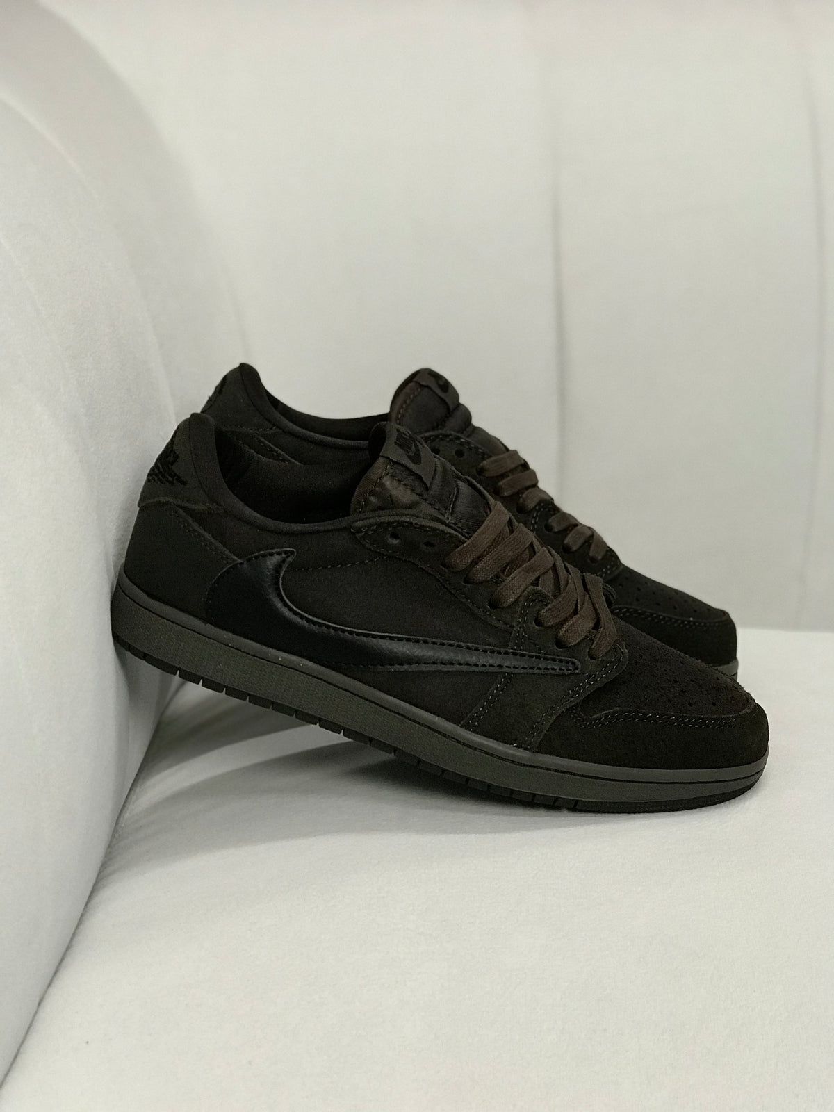 Nike Air Jordan Retro 1 X Travis Scott Velvet Brown
