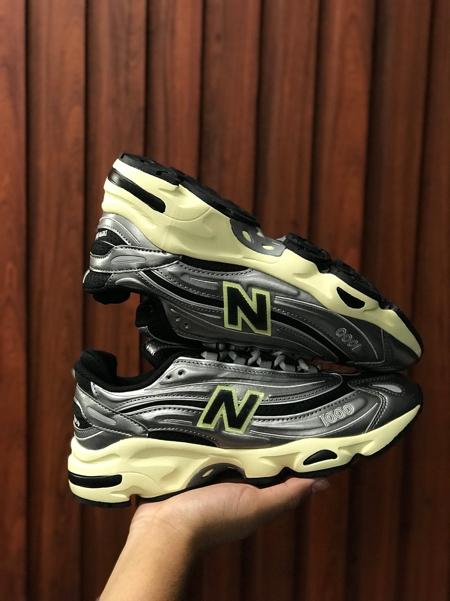 New Balance Metallic 1000