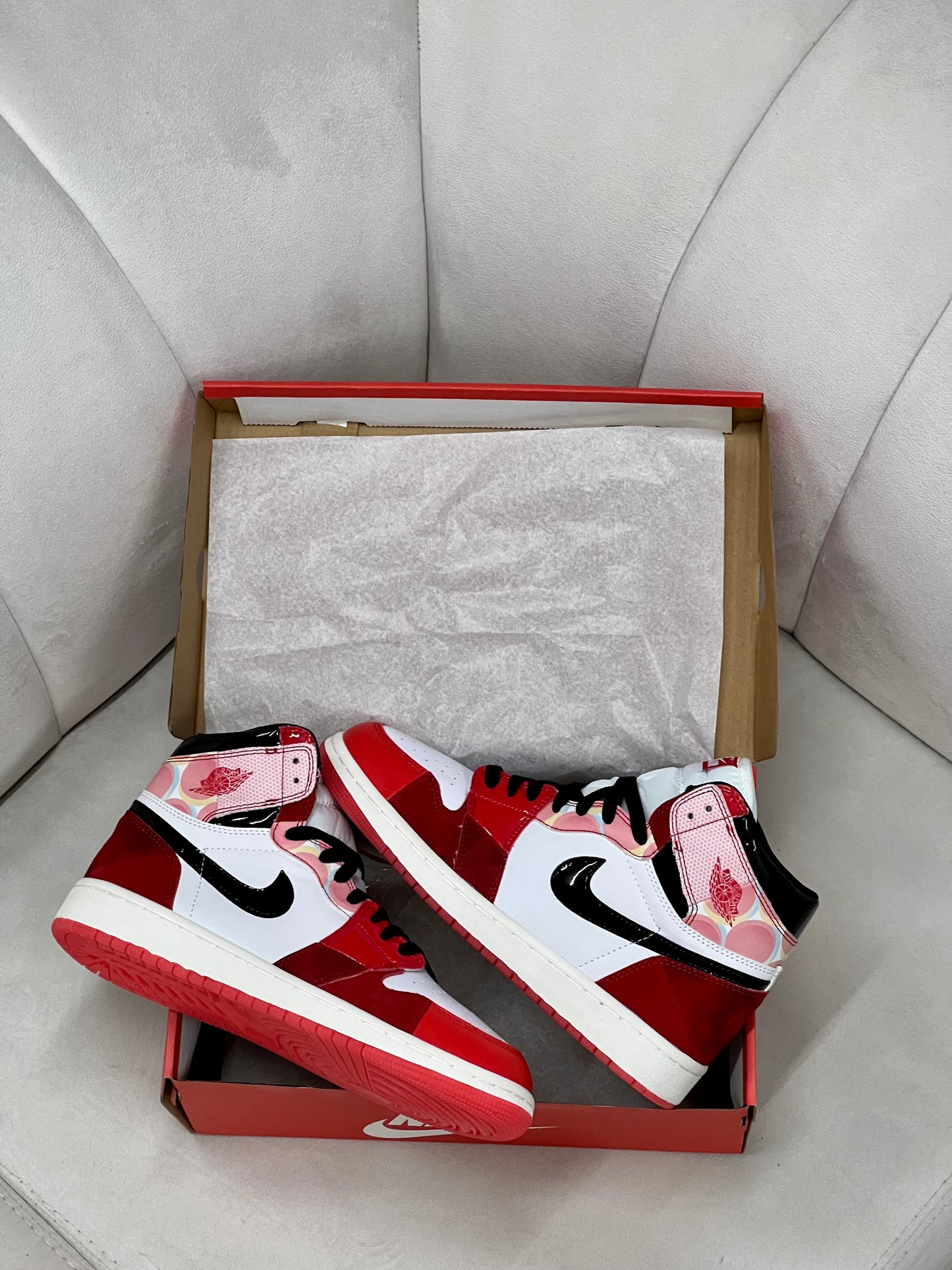 Nike Jordan 1 Retro High OG
Spider-Man