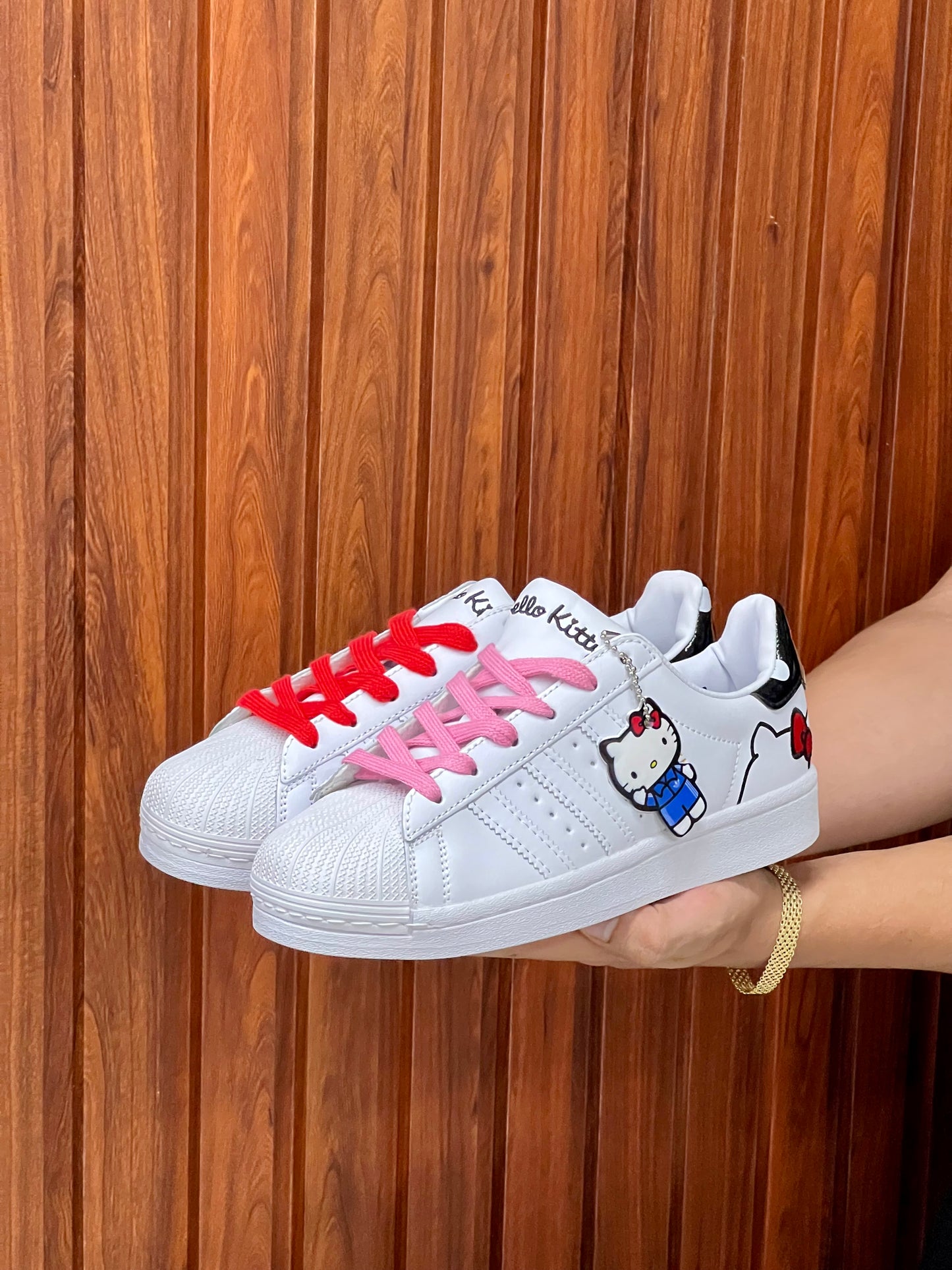 Adidas Superstar Hello Kitty