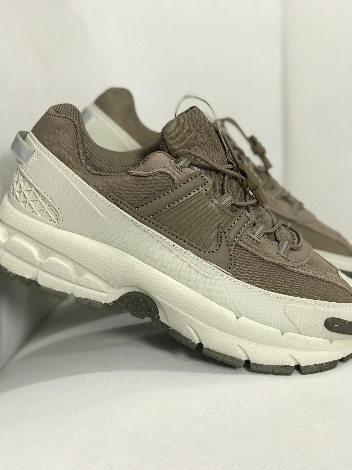 Nike Zoom Vomero 5 Roam Light Bone Mink Brown