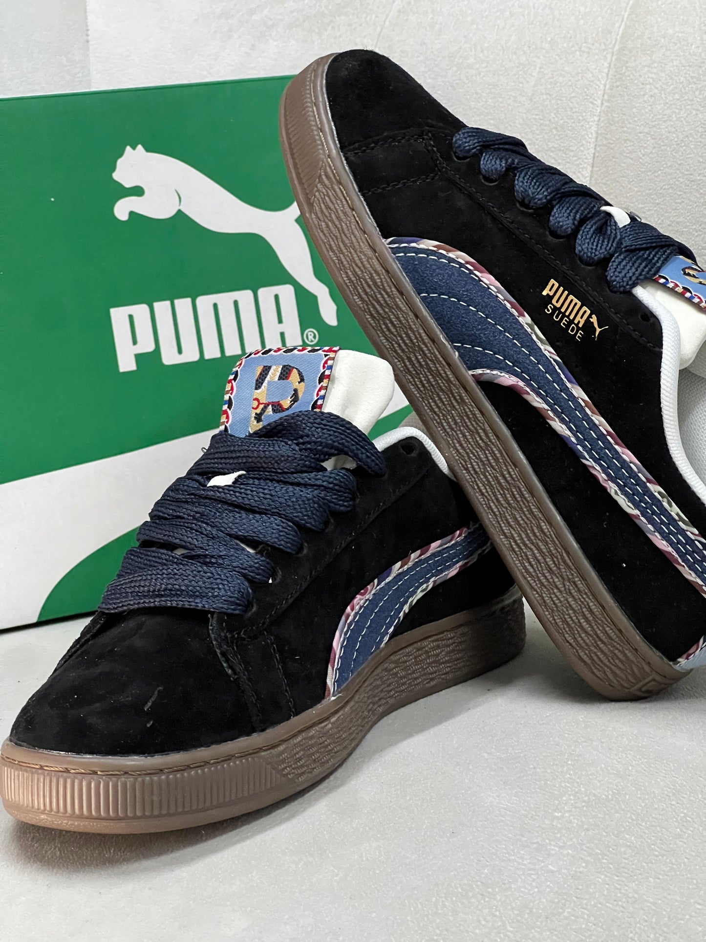 Puma Suede Bz Emb
Black Navy Marzipan Light Blue