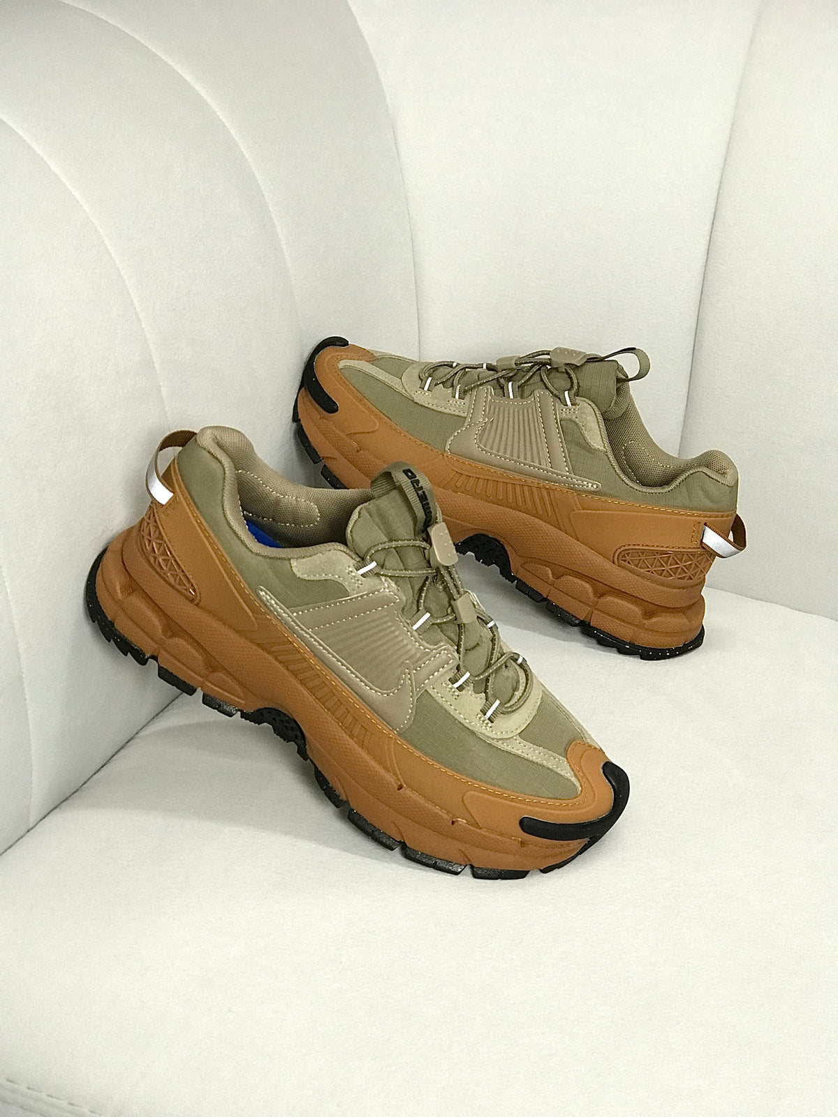 Nike Zoom Vomero 5 Roam Flax