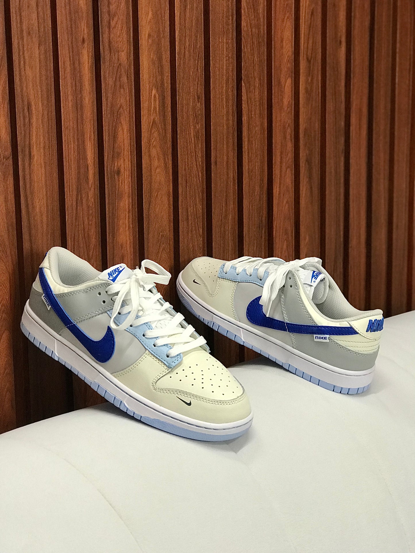 Nike SB Dunk Low Ivory Hyper Royal