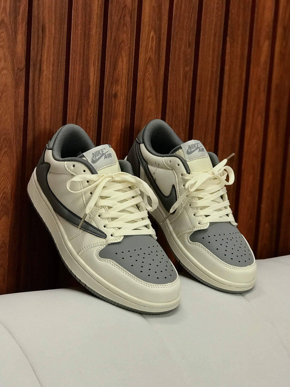 Nike Air Jordan retro 1 X Travis Scott Light Grey